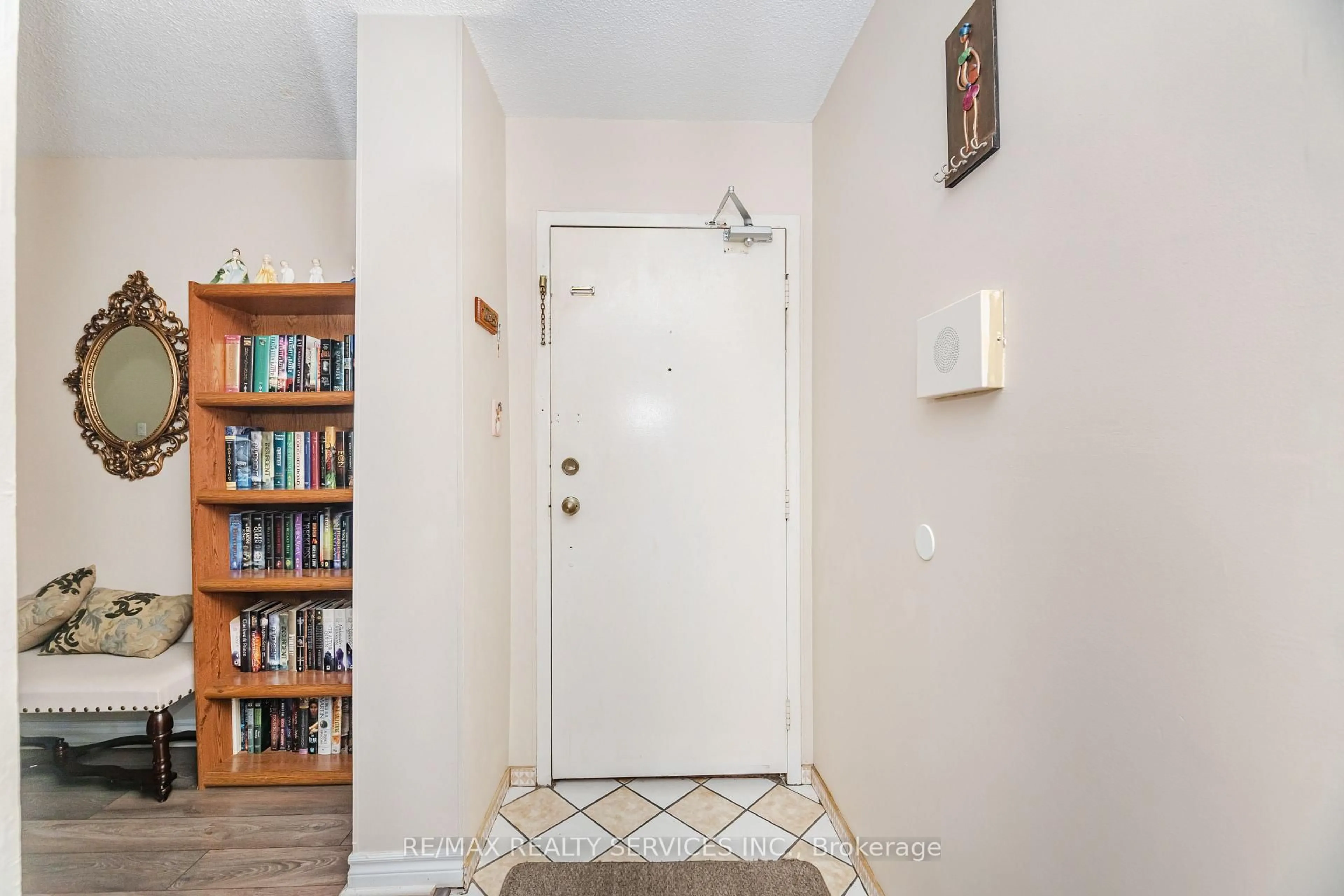 Indoor entryway for 3 Lisa St #108, Brampton Ontario L6T 4A2