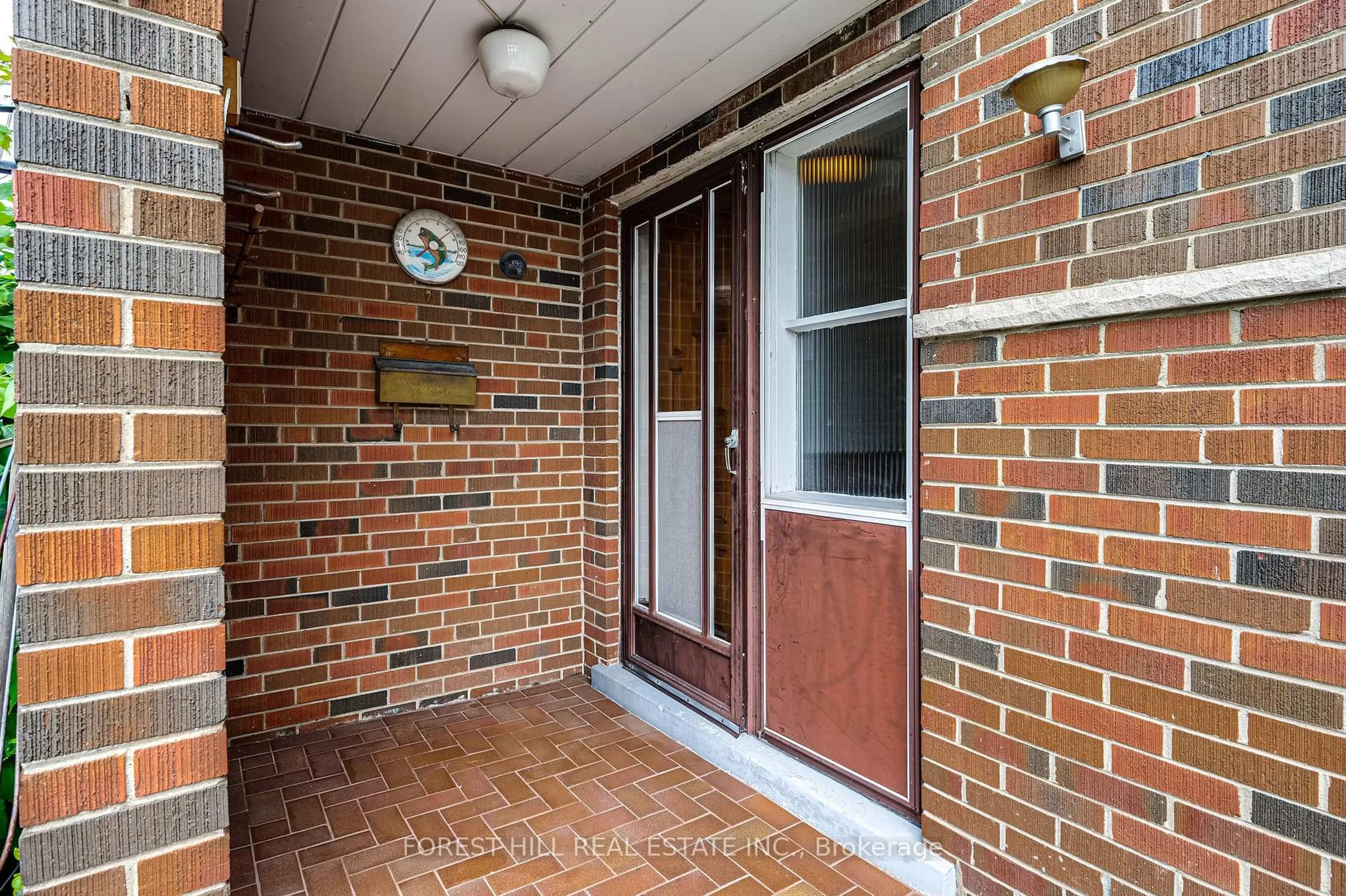 Indoor entryway for 73 Talent Cres, Toronto Ontario M9M 2N5
