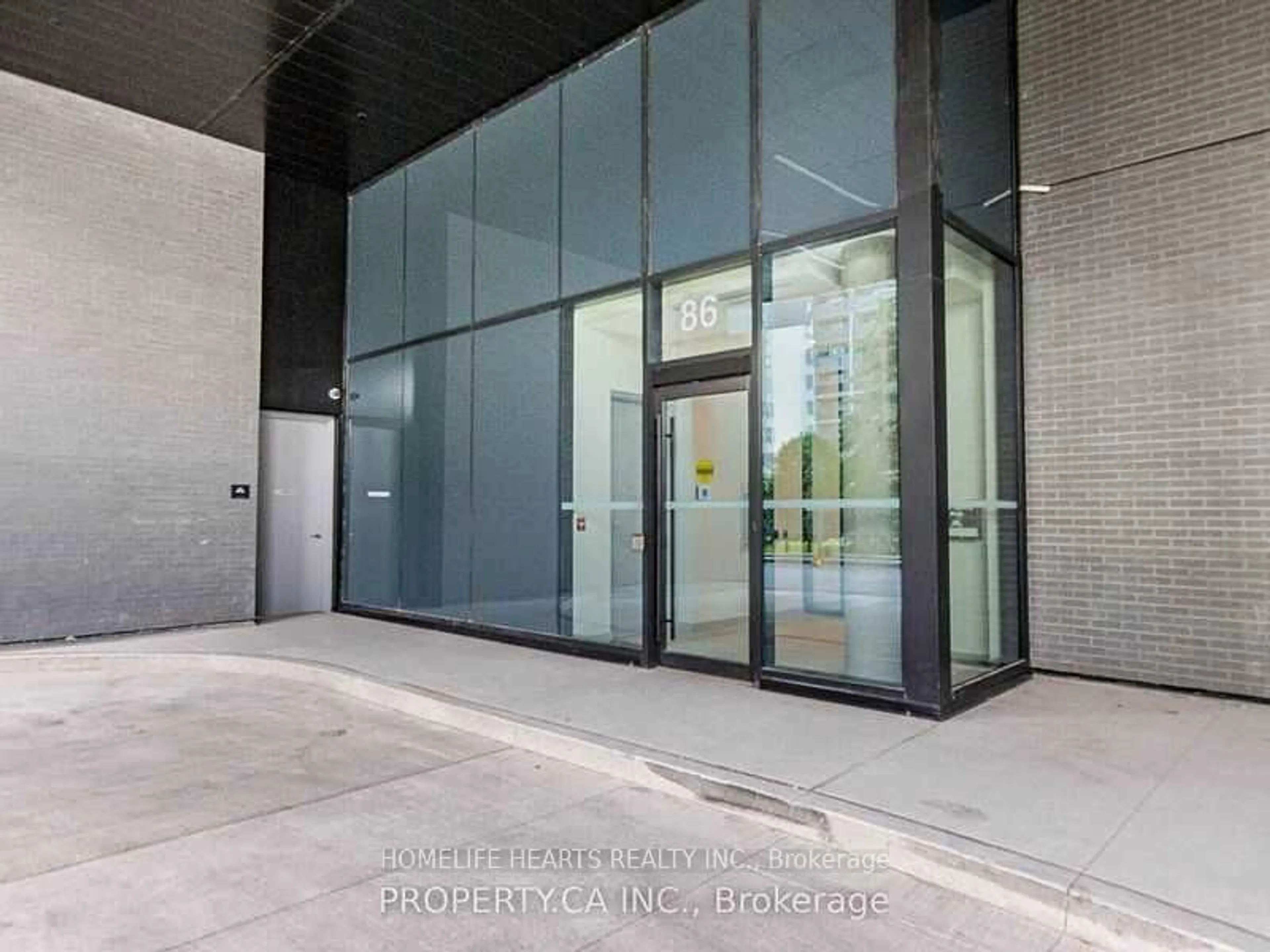 Indoor foyer for 86 Dundas St #421, Mississauga Ontario L5C 4H3