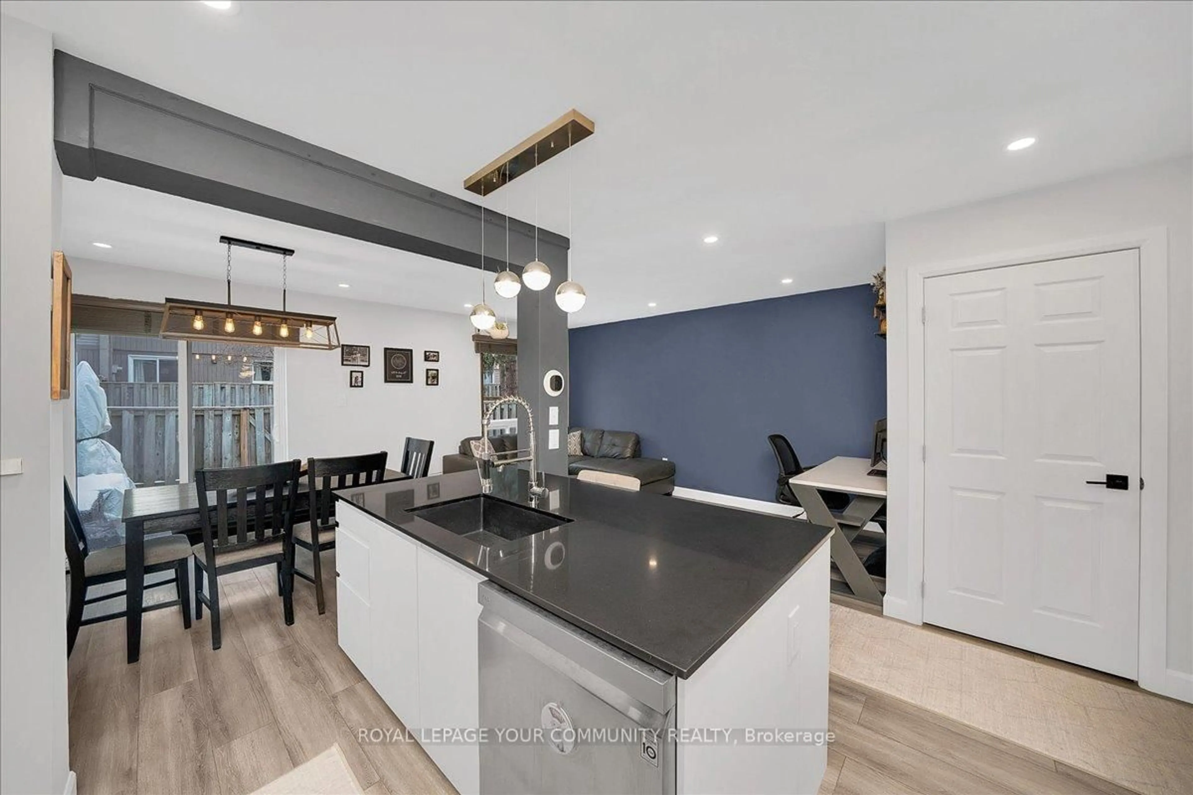 Open concept kitchen, unknown for 3500 Glen Erin Dr #31, Mississauga Ontario L5L 1W6