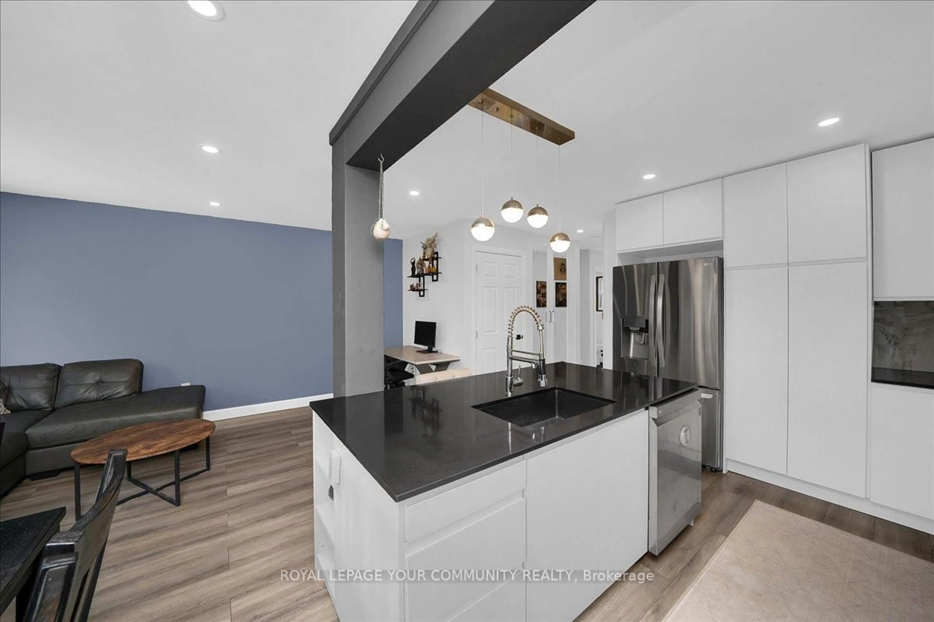 Open concept kitchen, ceramic/tile floor for 3500 Glen Erin Dr #31, Mississauga Ontario L5L 1W6