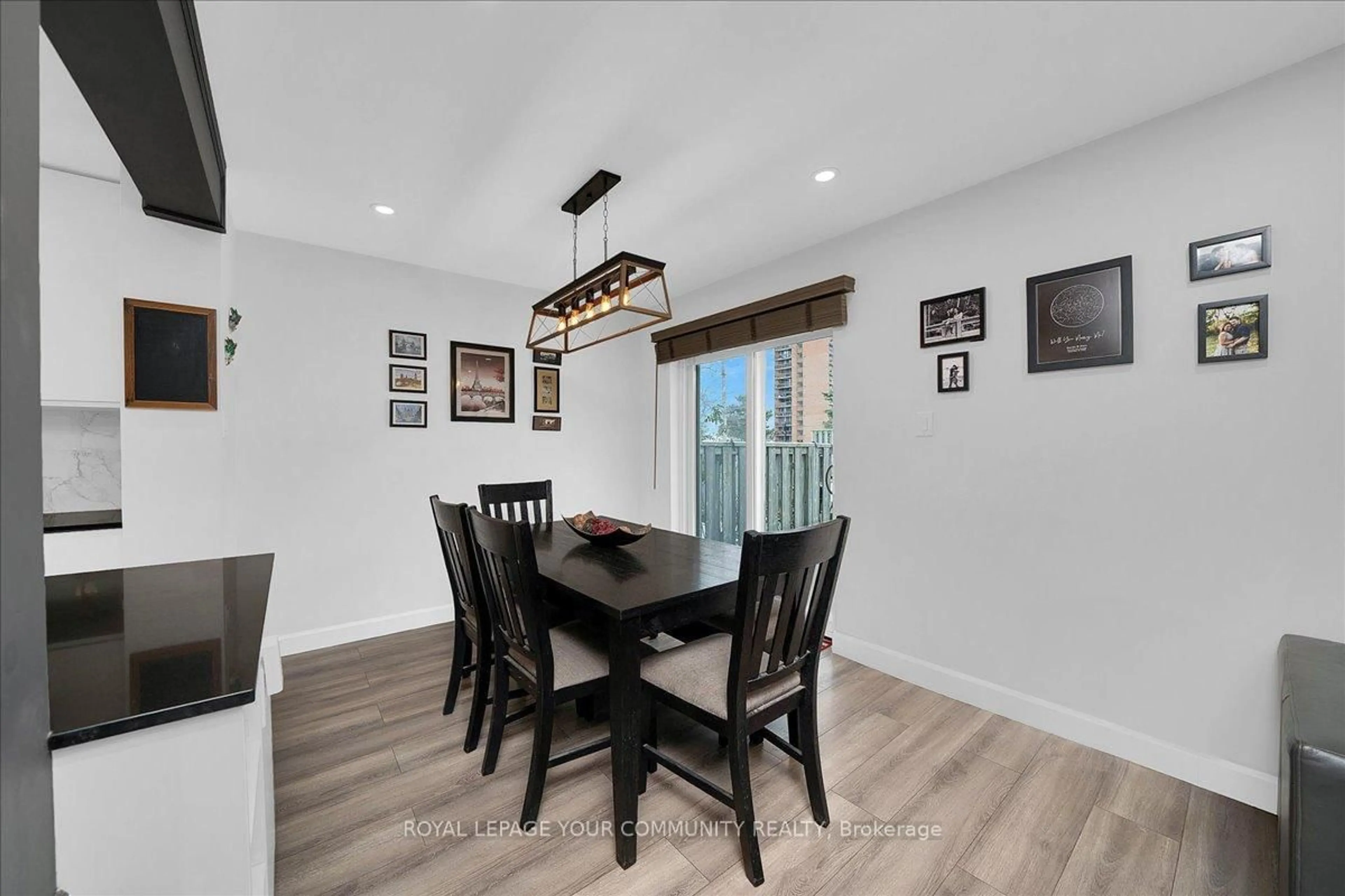 Dining room, wood/laminate floor for 3500 Glen Erin Dr #31, Mississauga Ontario L5L 1W6