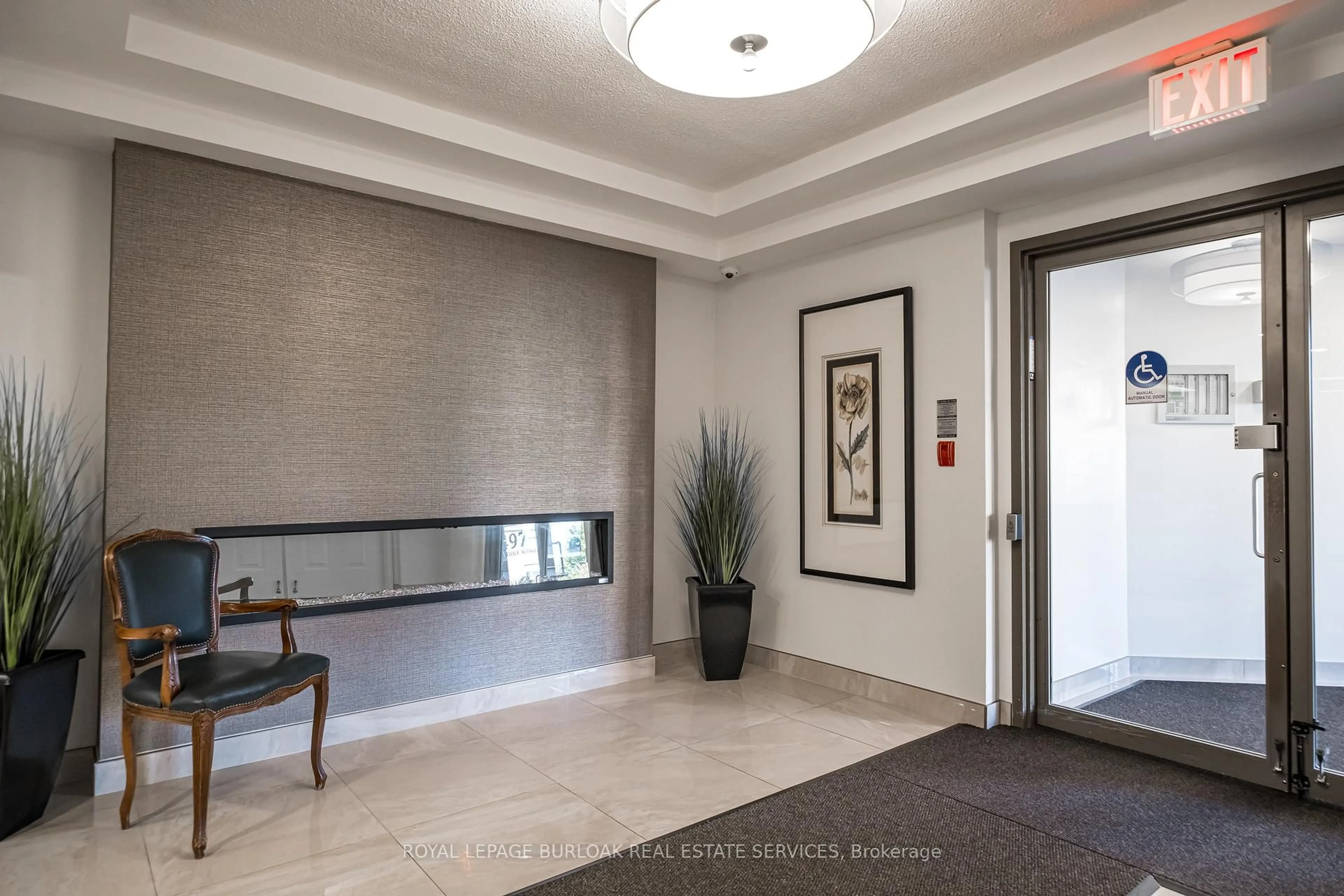 Indoor foyer for 3497 Upper Middle Rd #305, Burlington Ontario L7M 4T6