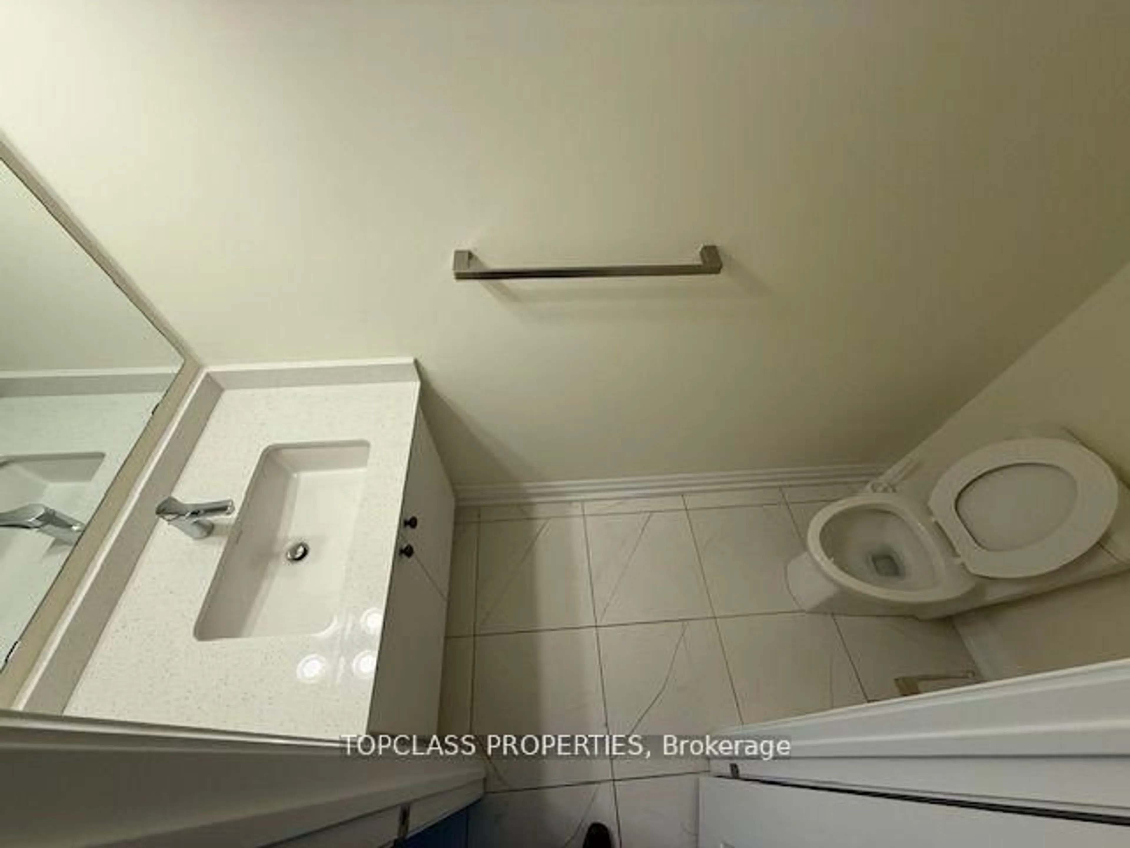 A pic of a room for 75 Attmar Dr #357, Brampton Ontario L6P 0Y6