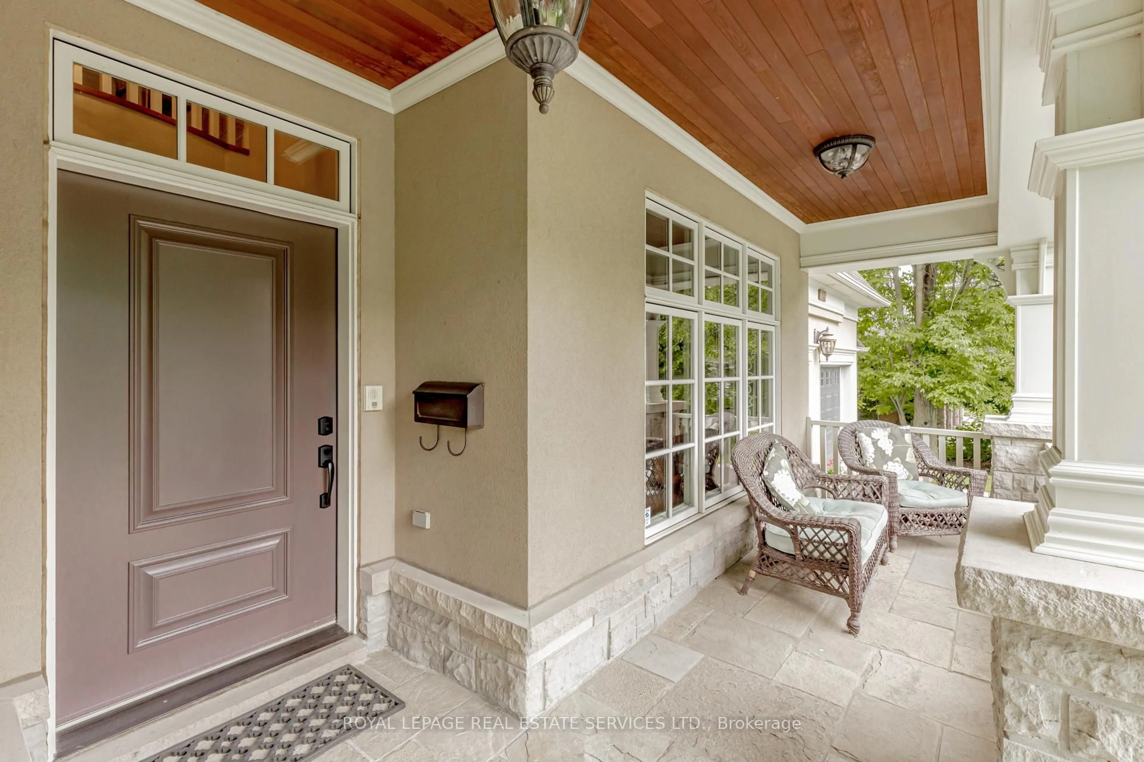 Indoor entryway for 503 MEADOW WOOD Rd, Mississauga Ontario L5J 2S4