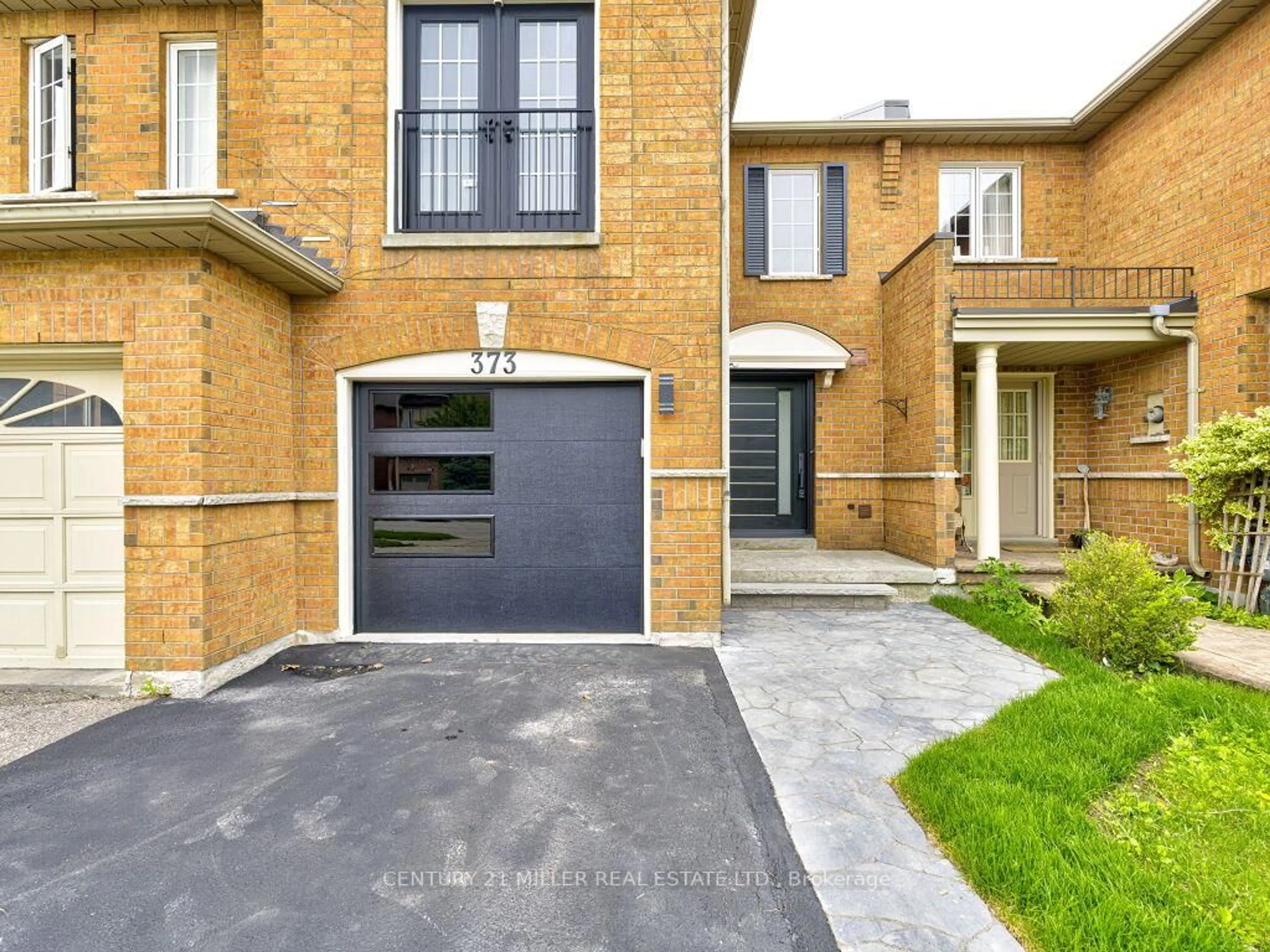 Home with brick exterior material, street for 373 Ravineview Way, Oakville Ontario L6H 6S5