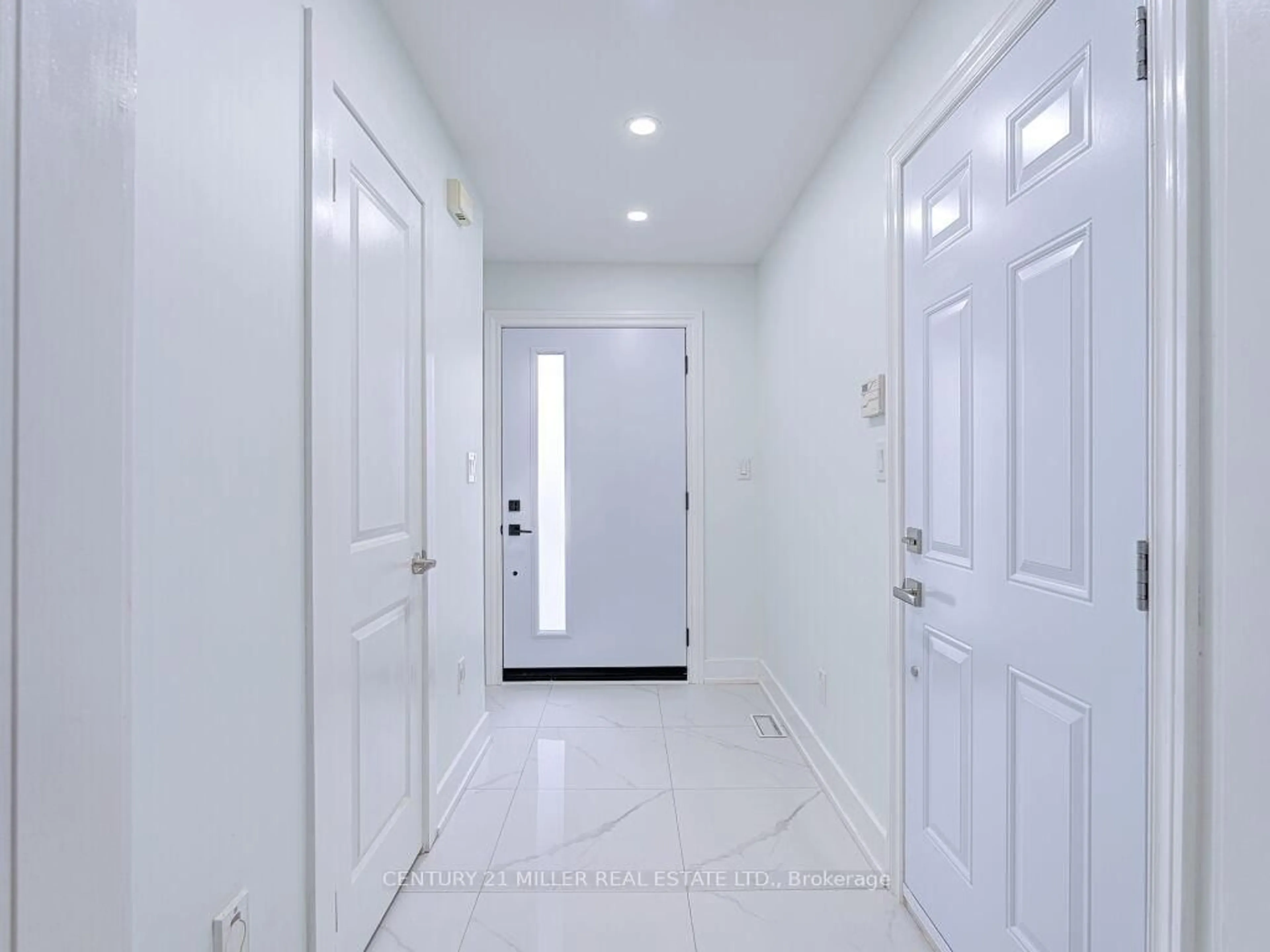 Indoor entryway for 373 Ravineview Way, Oakville Ontario L6H 6S5