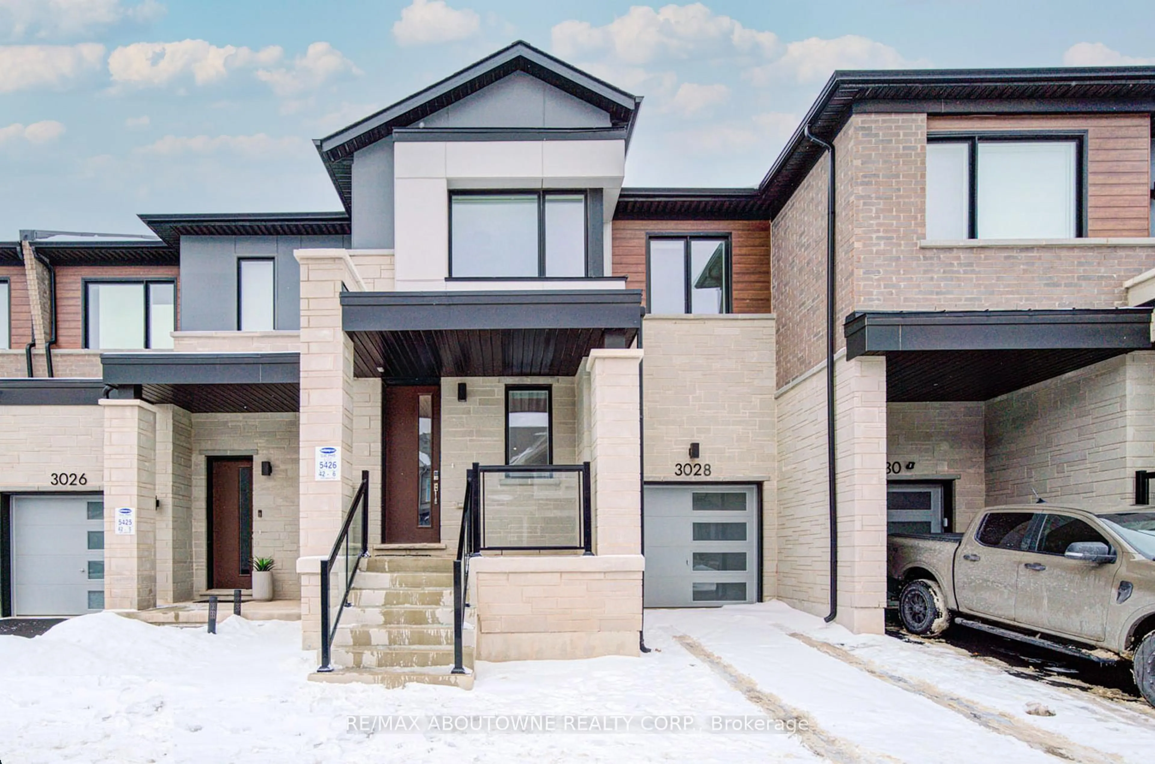 Home with brick exterior material, street for 3028 Langdon Rd, Oakville Ontario L6H 7Y5