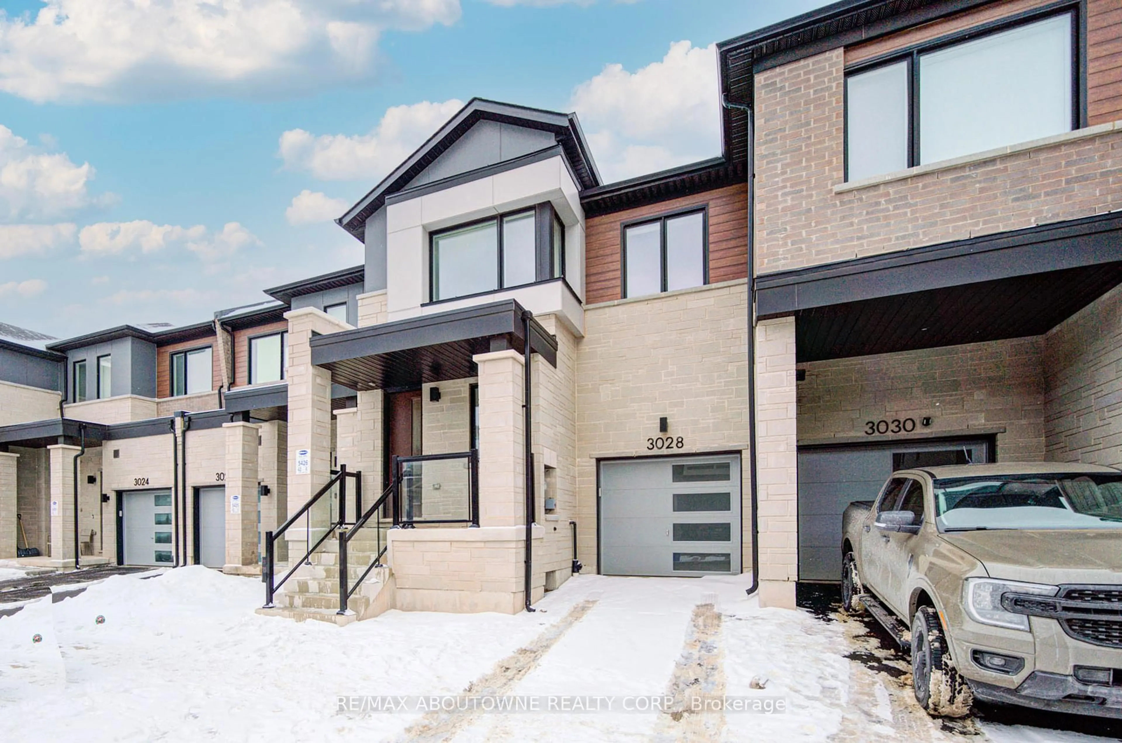 Home with brick exterior material, street for 3028 Langdon Rd, Oakville Ontario L6H 7Y5