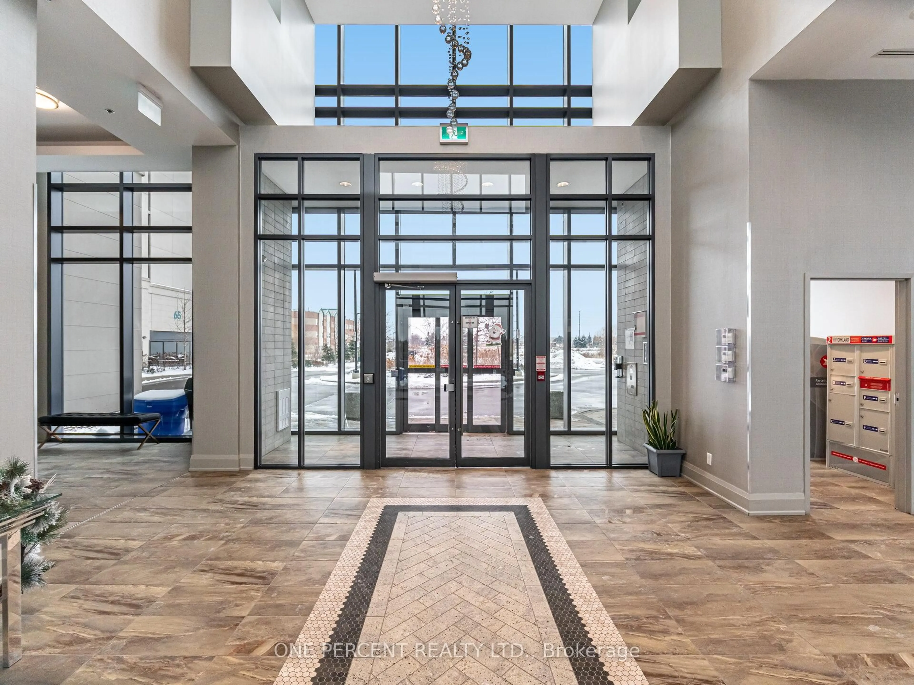 Indoor foyer for 65 Yorkland Blvd #811, Brampton Ontario L6P 4M5