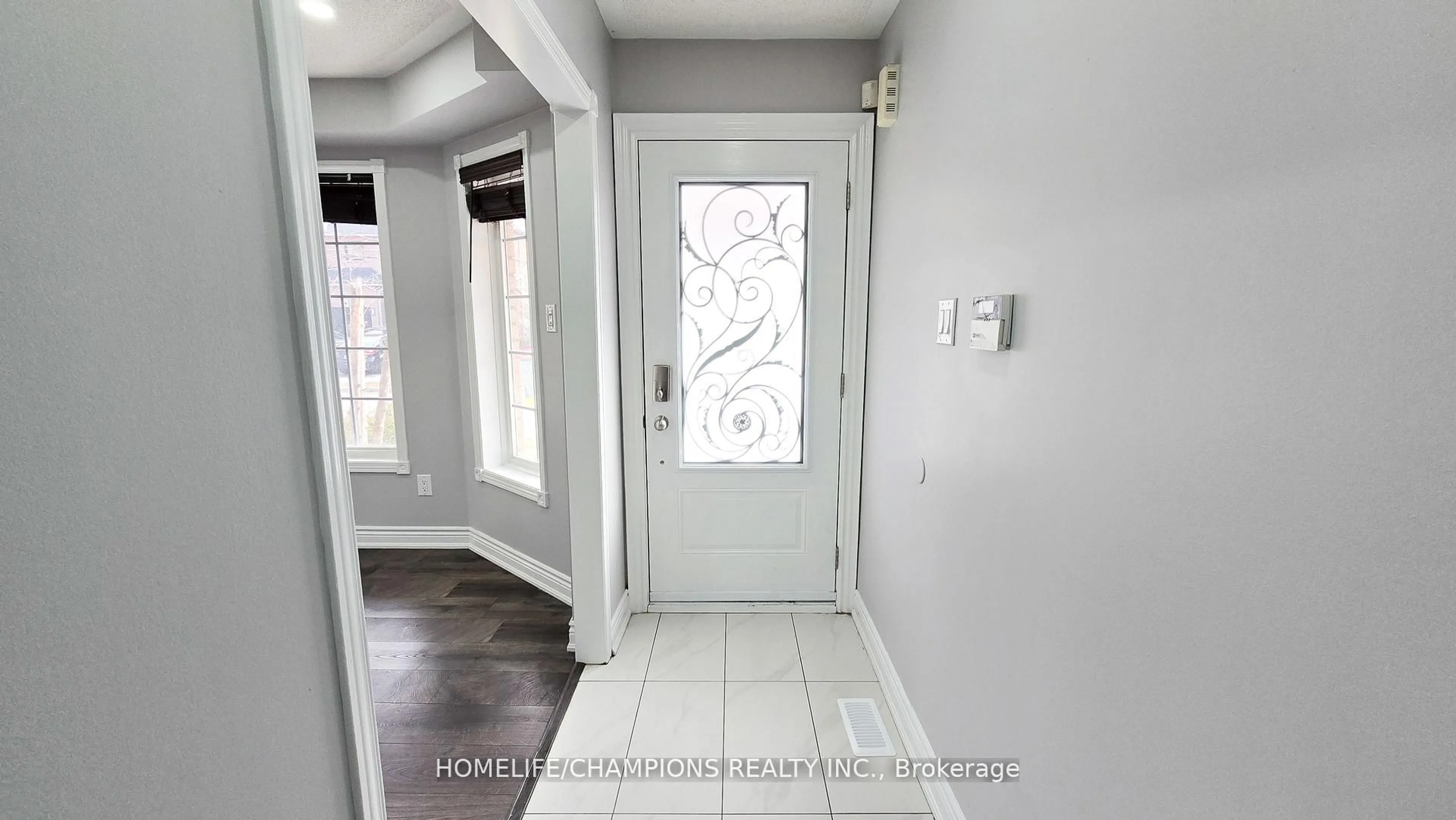Indoor entryway for 15 Redfinch Way, Brampton Ontario L7A 2B2