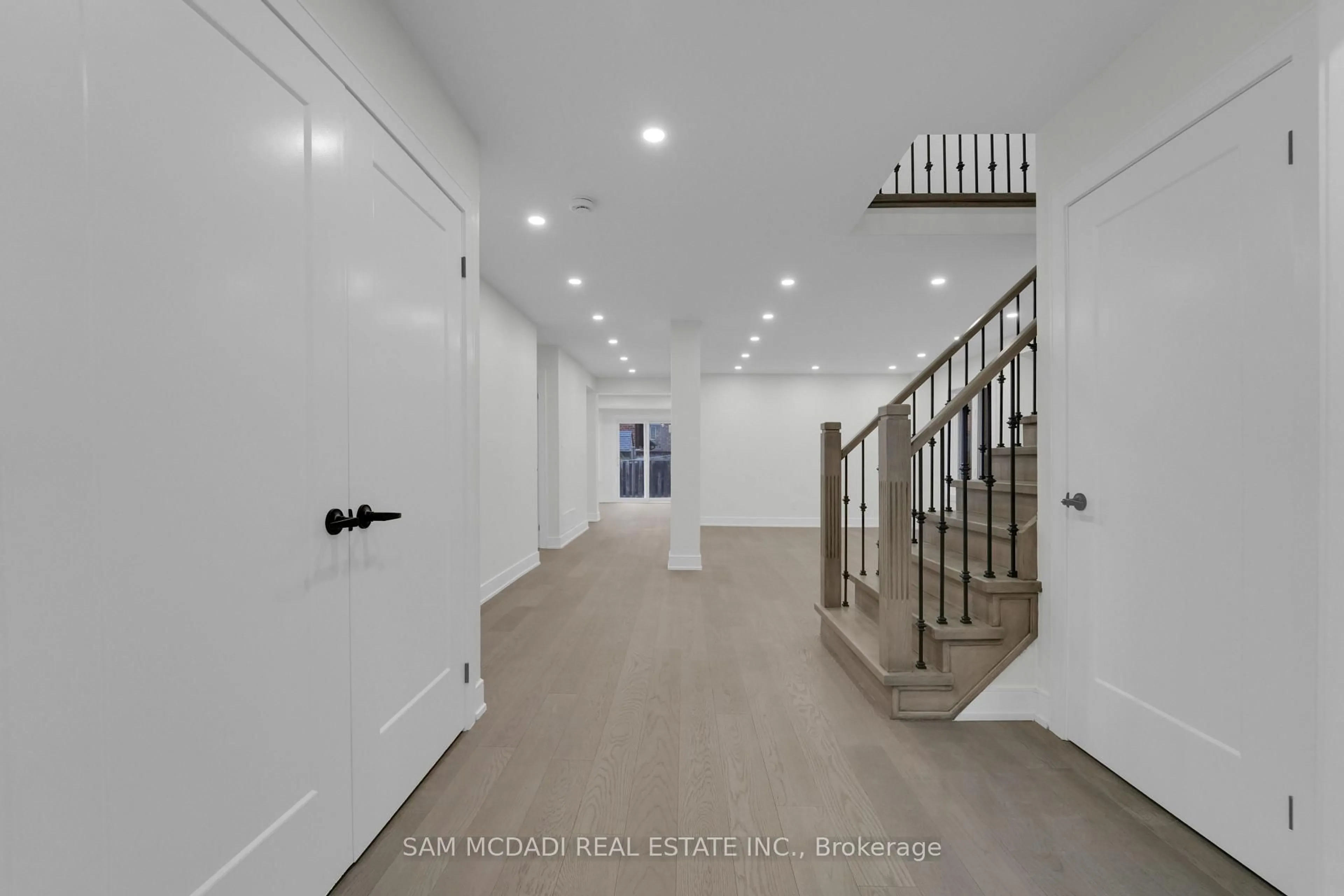 Indoor foyer for 17 Ferncastle Cres, Brampton Ontario L7A 3P2