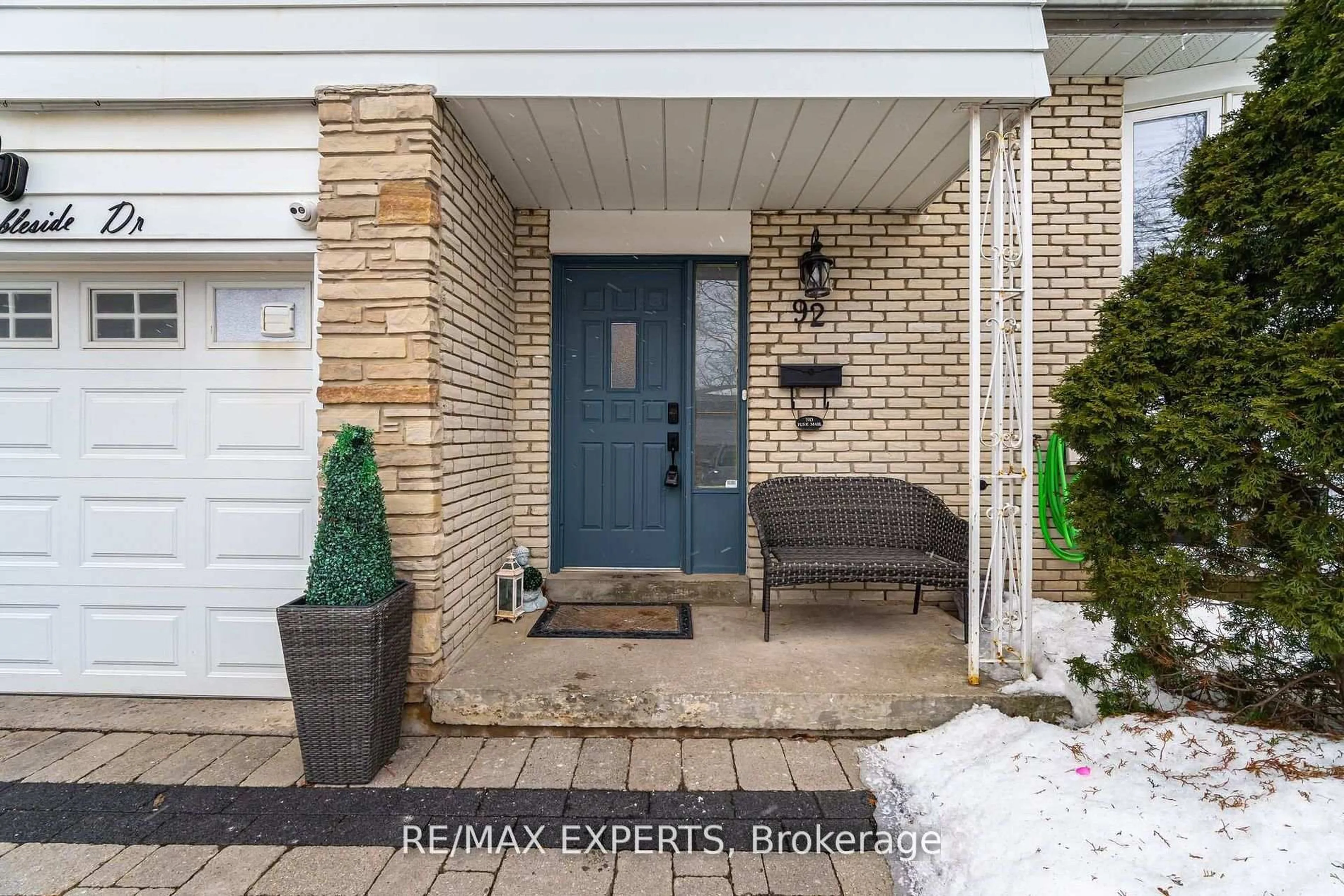 Indoor entryway for 92 Ambleside Dr, Brampton Ontario L6Y 1B9