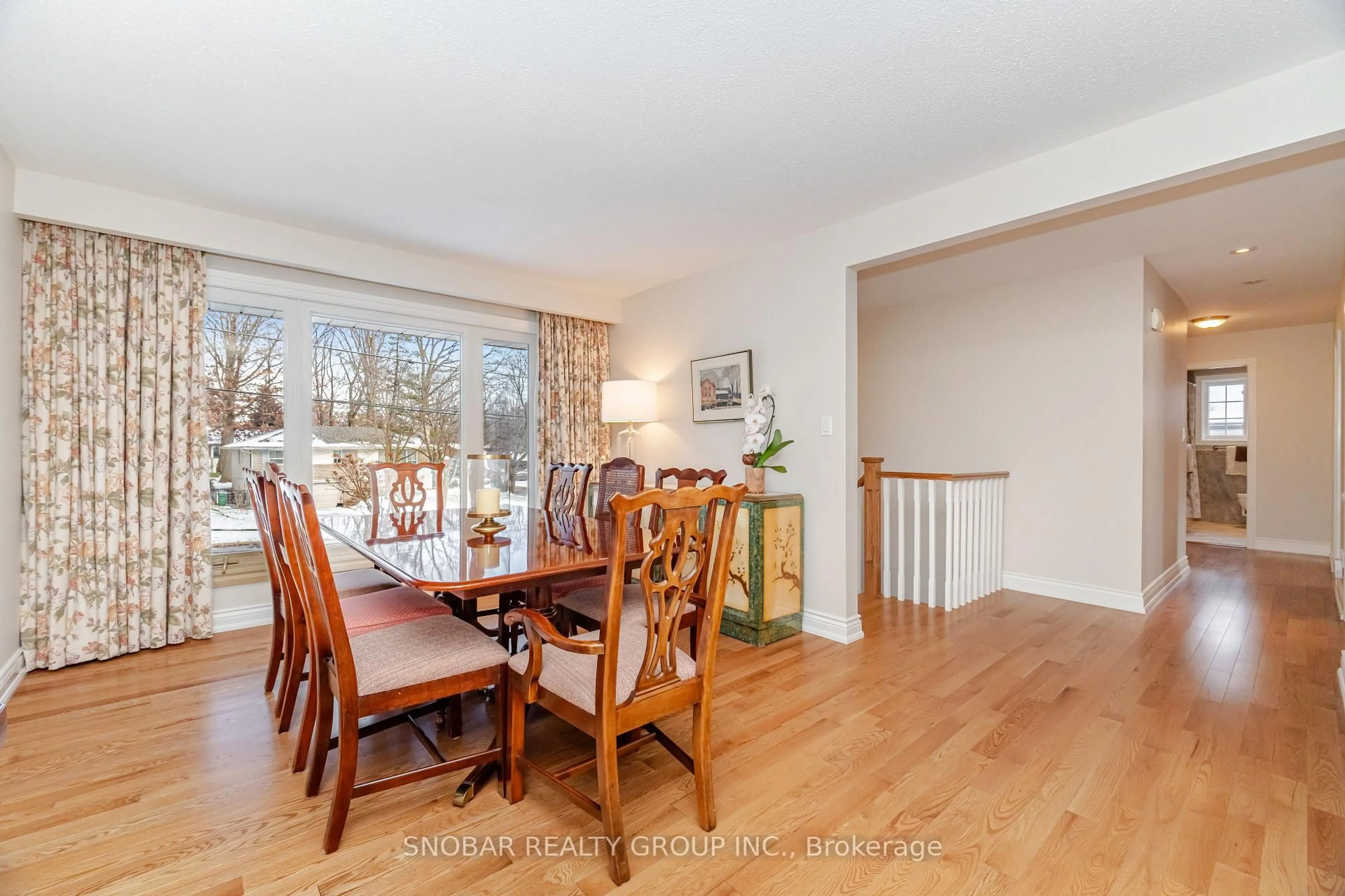 Dining room, wood/laminate floor for 3180 The Credit Woodlands, Mississauga Ontario L5C 2J4