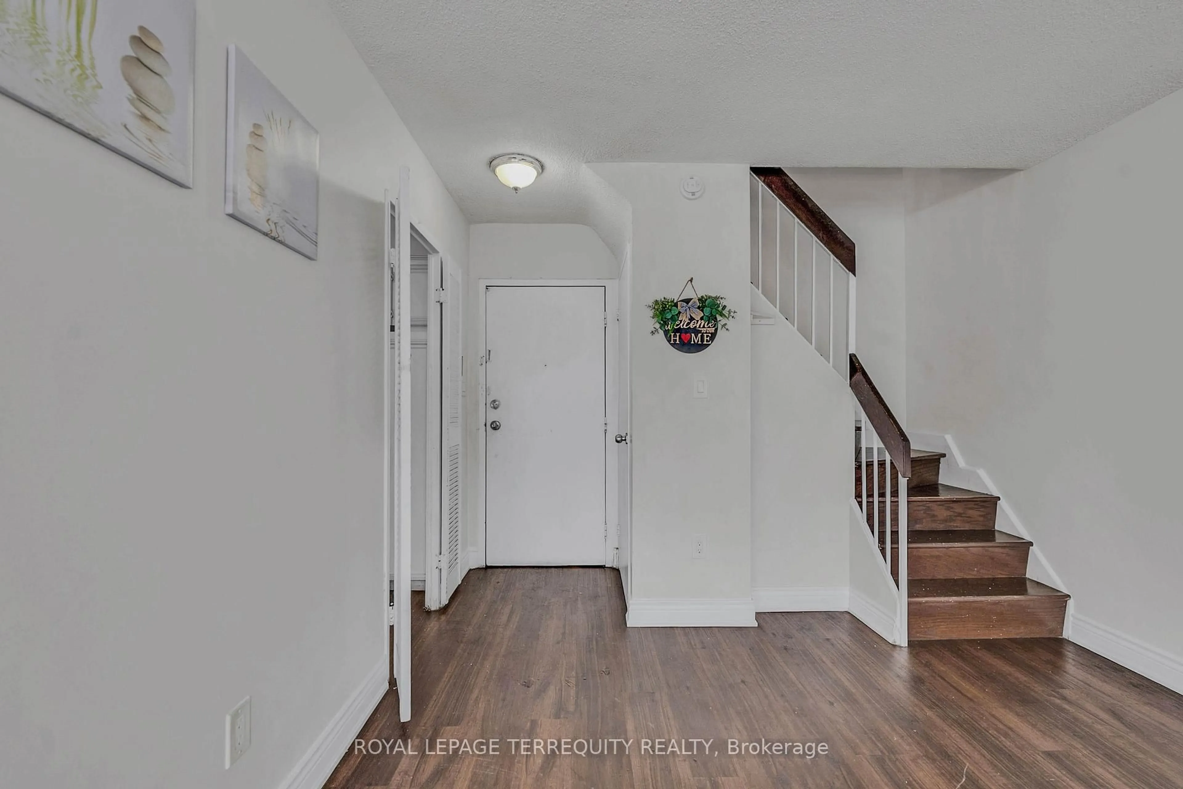 Indoor entryway for 10 Eddystone Ave #224, Toronto Ontario M3N 2T2