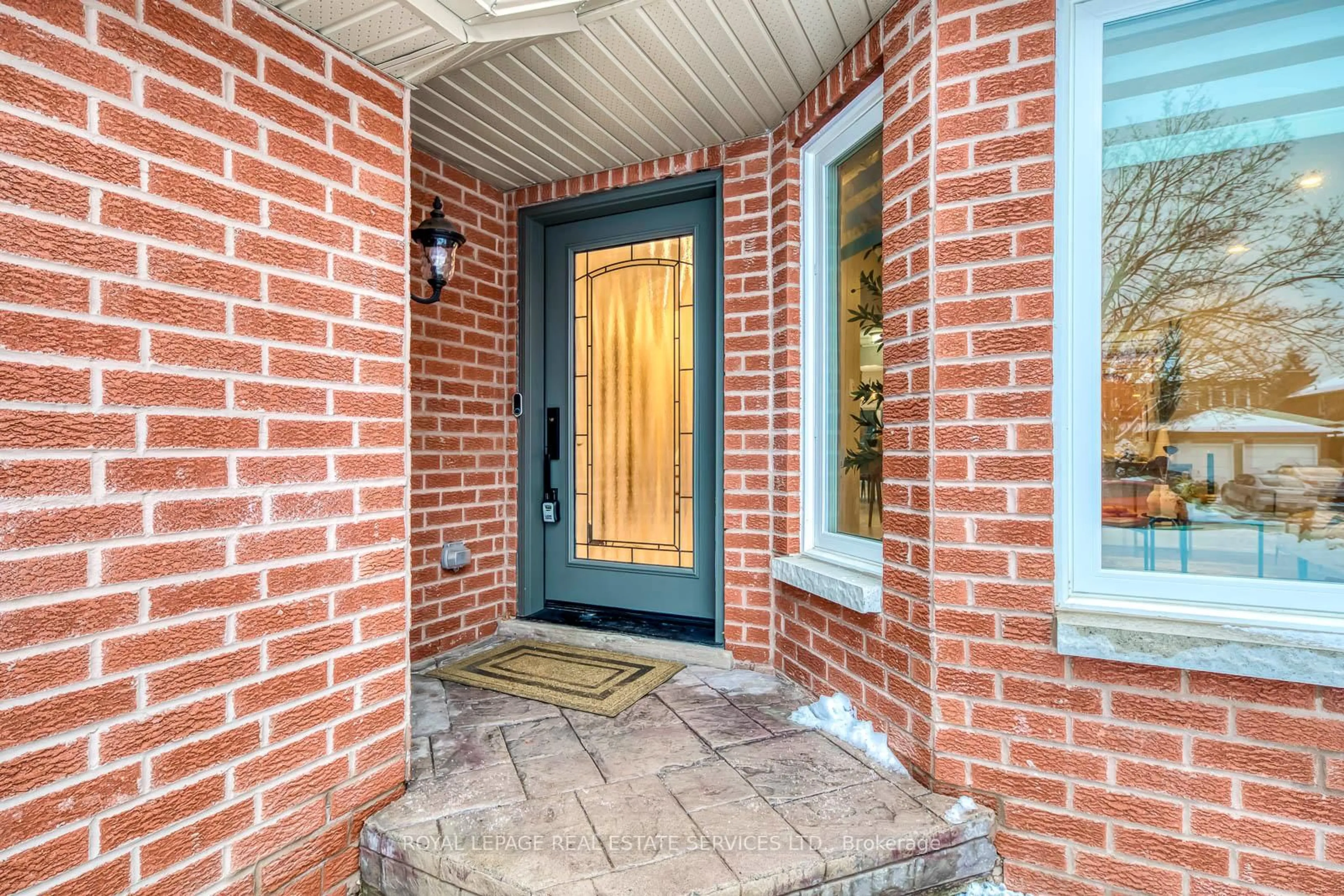 Indoor entryway for 295 Canital Crt, Mississauga Ontario L4Z 3B7