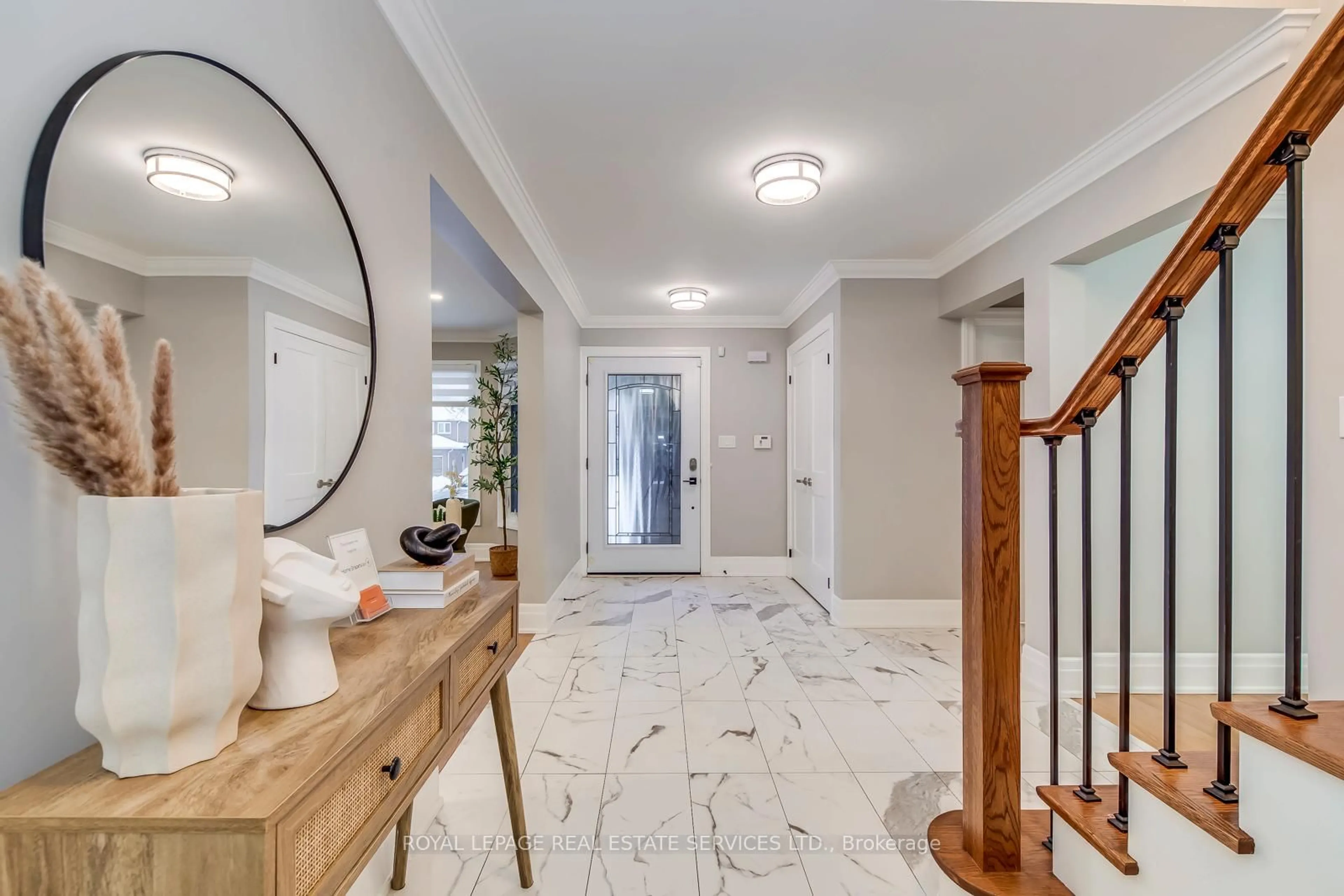 Indoor entryway for 295 Canital Crt, Mississauga Ontario L4Z 3B7