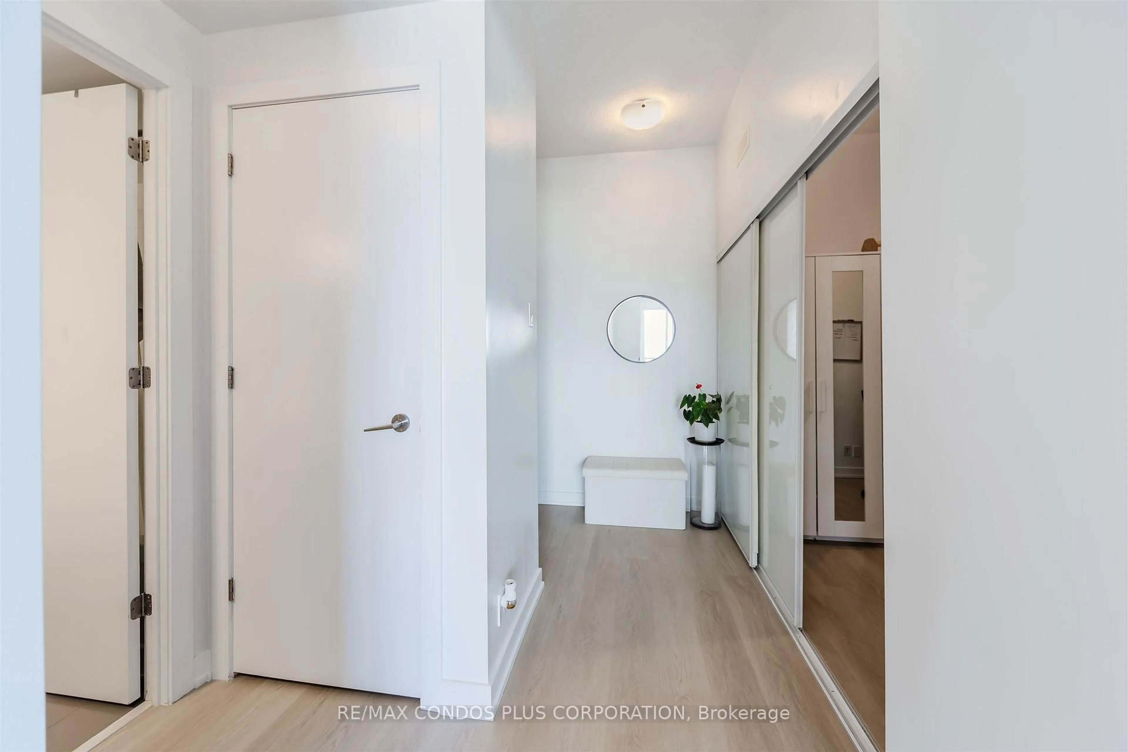 Indoor entryway for 2220 Lake Shore Blvd #2706, Toronto Ontario M8V 1A4