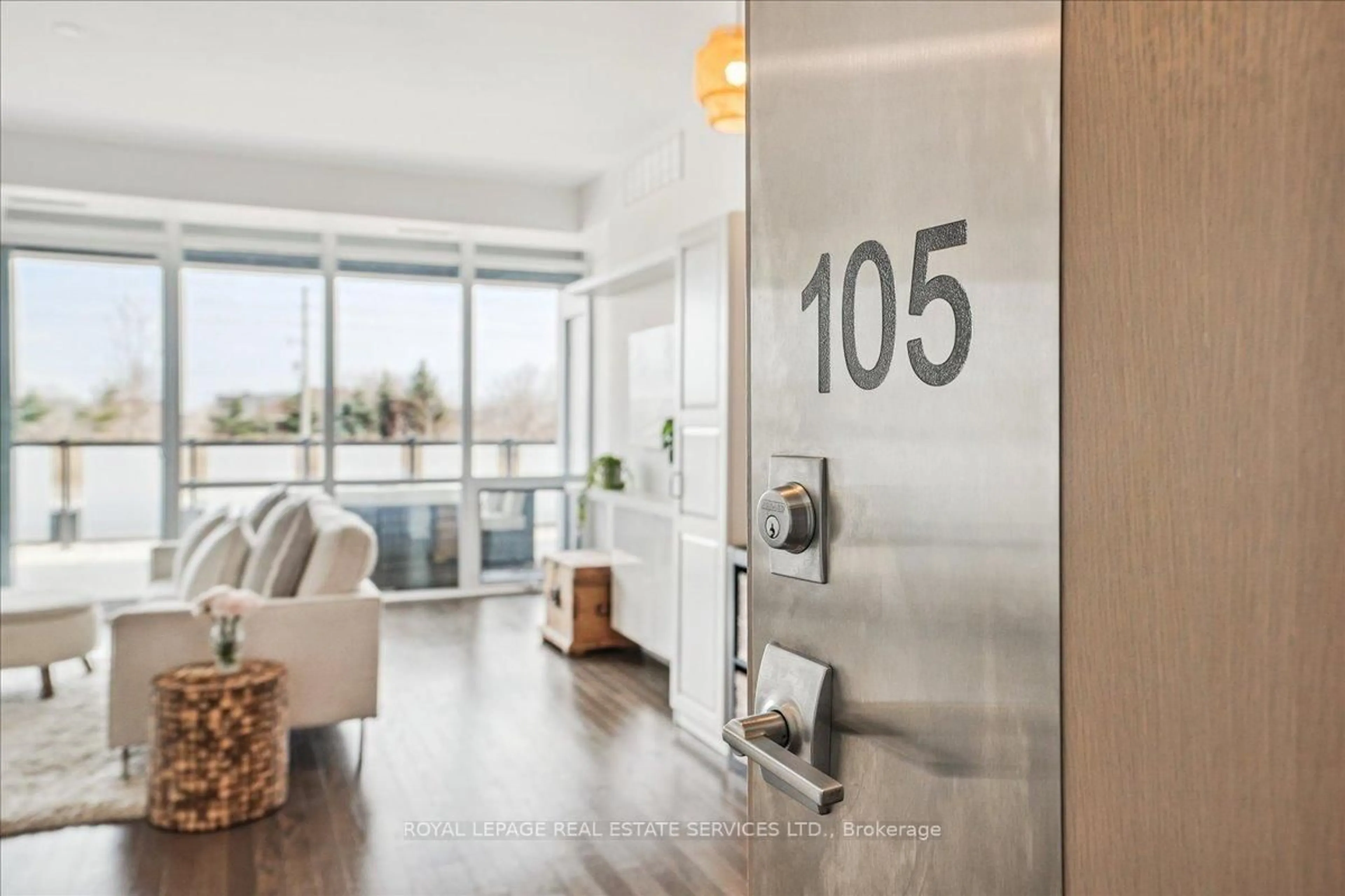 Indoor entryway for 3028 Creekshore Common #105, Oakville Ontario L6M 5K6