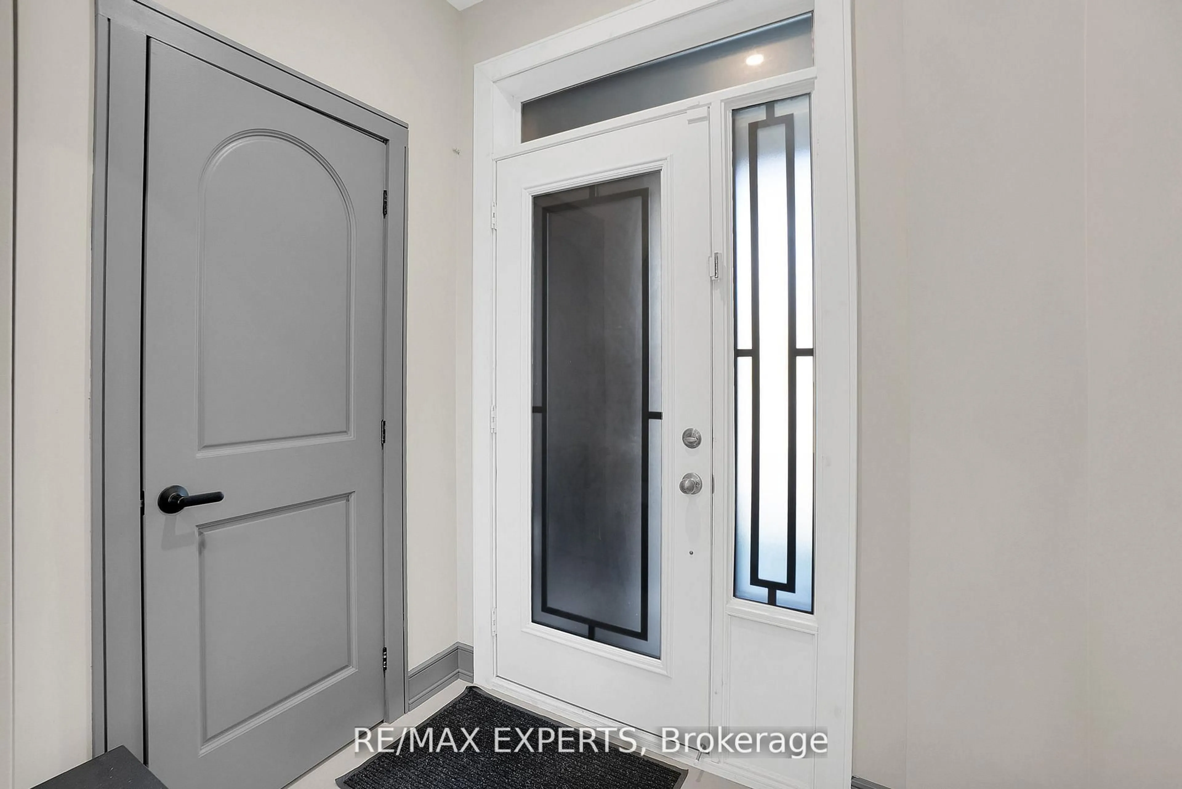 Indoor entryway for 18 Morra Ave, Caledon Ontario L7E 4K5