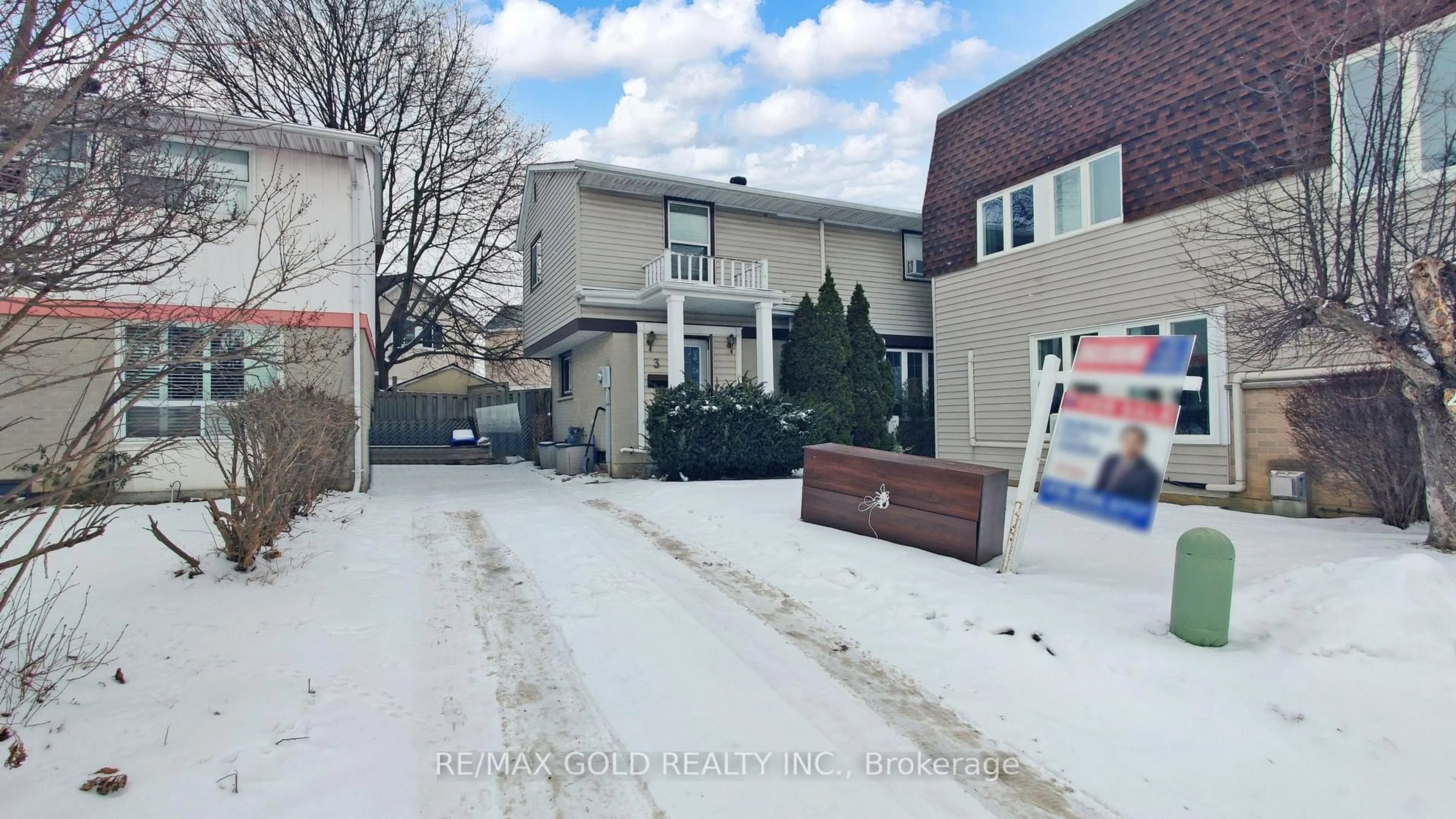 Unknown for 3 Hemlark Crt, Brampton Ontario L6S 2B7