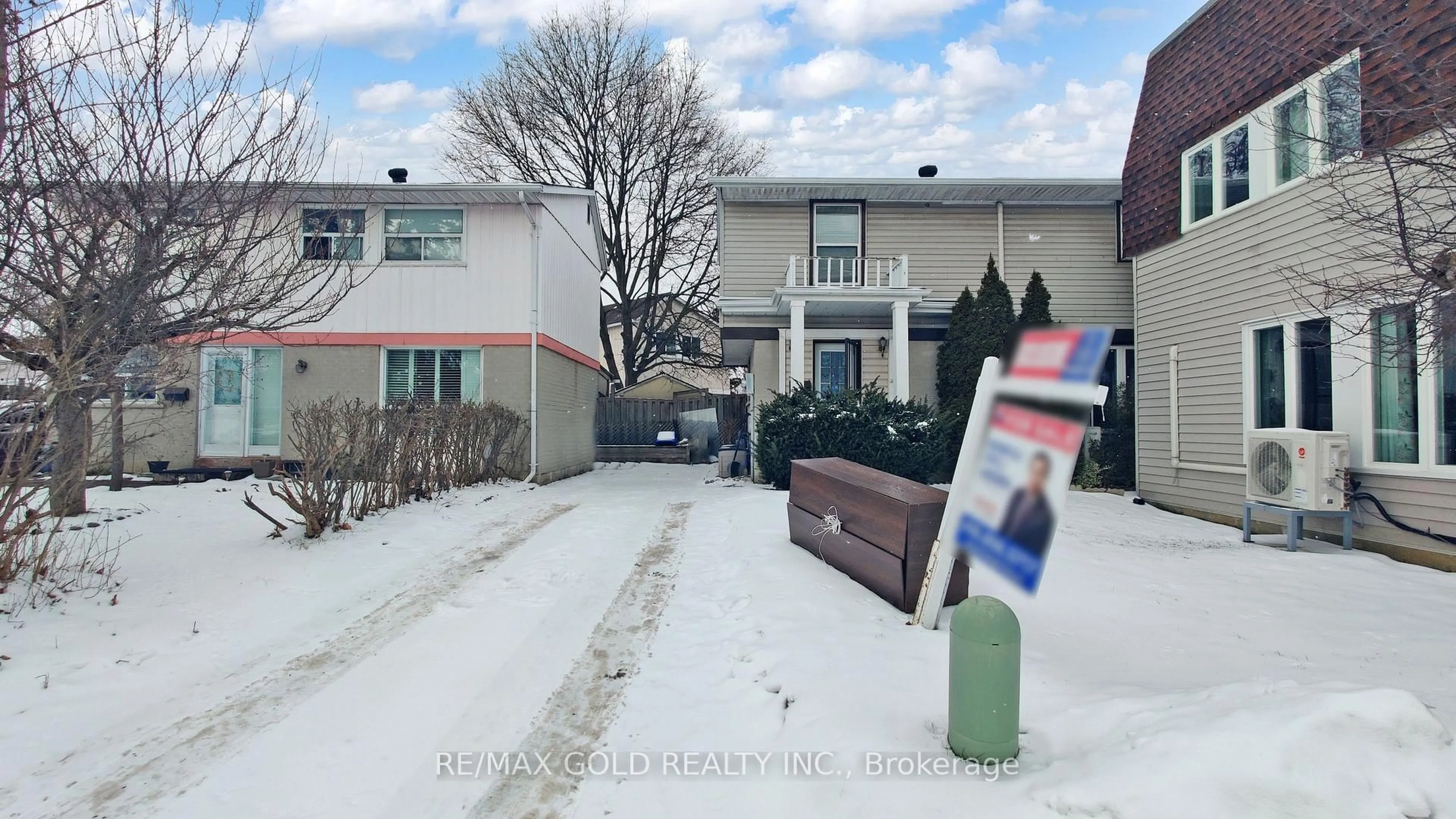 Unknown for 3 Hemlark Crt, Brampton Ontario L6S 2B7