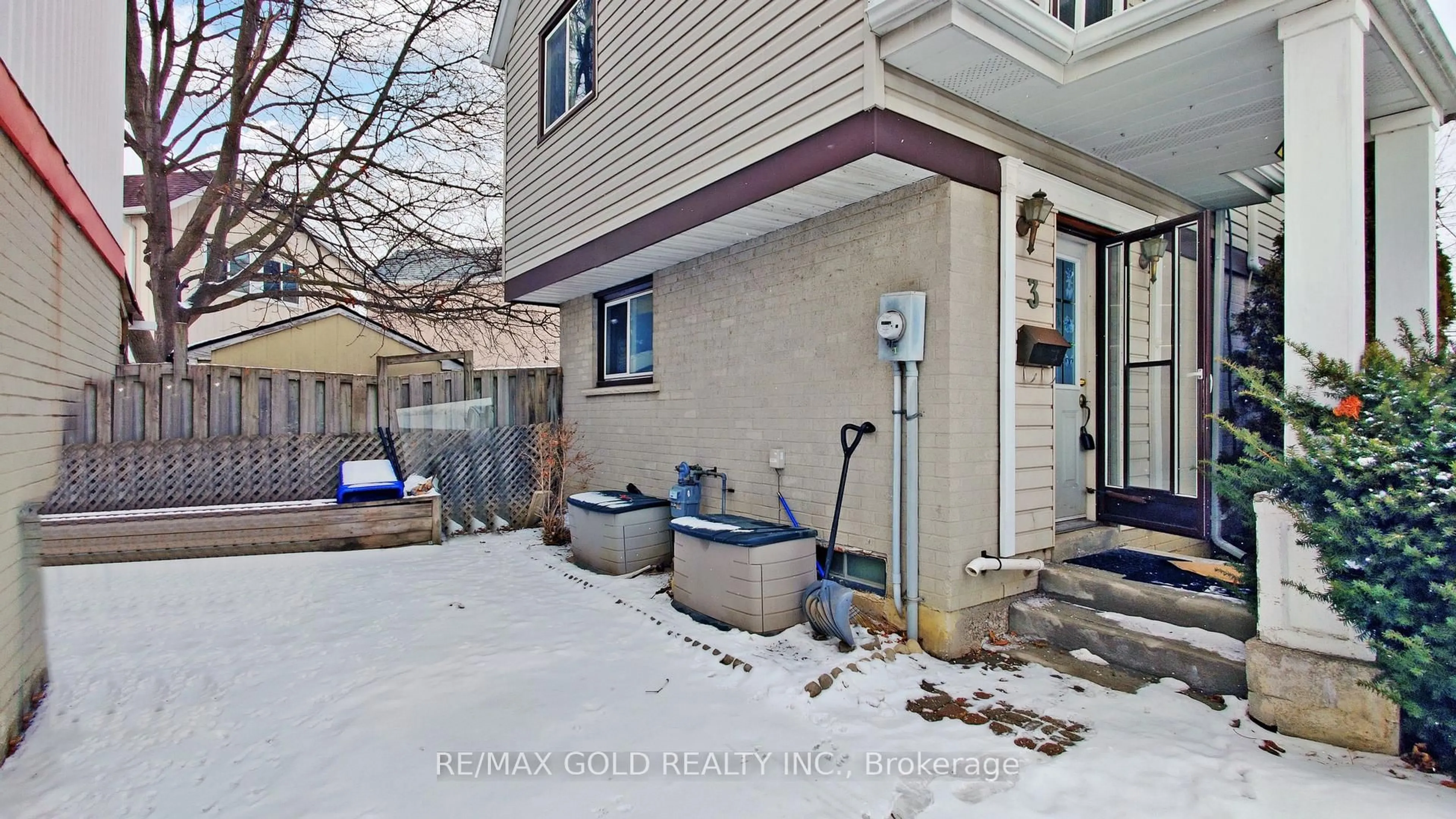 Patio, street for 3 Hemlark Crt, Brampton Ontario L6S 2B7