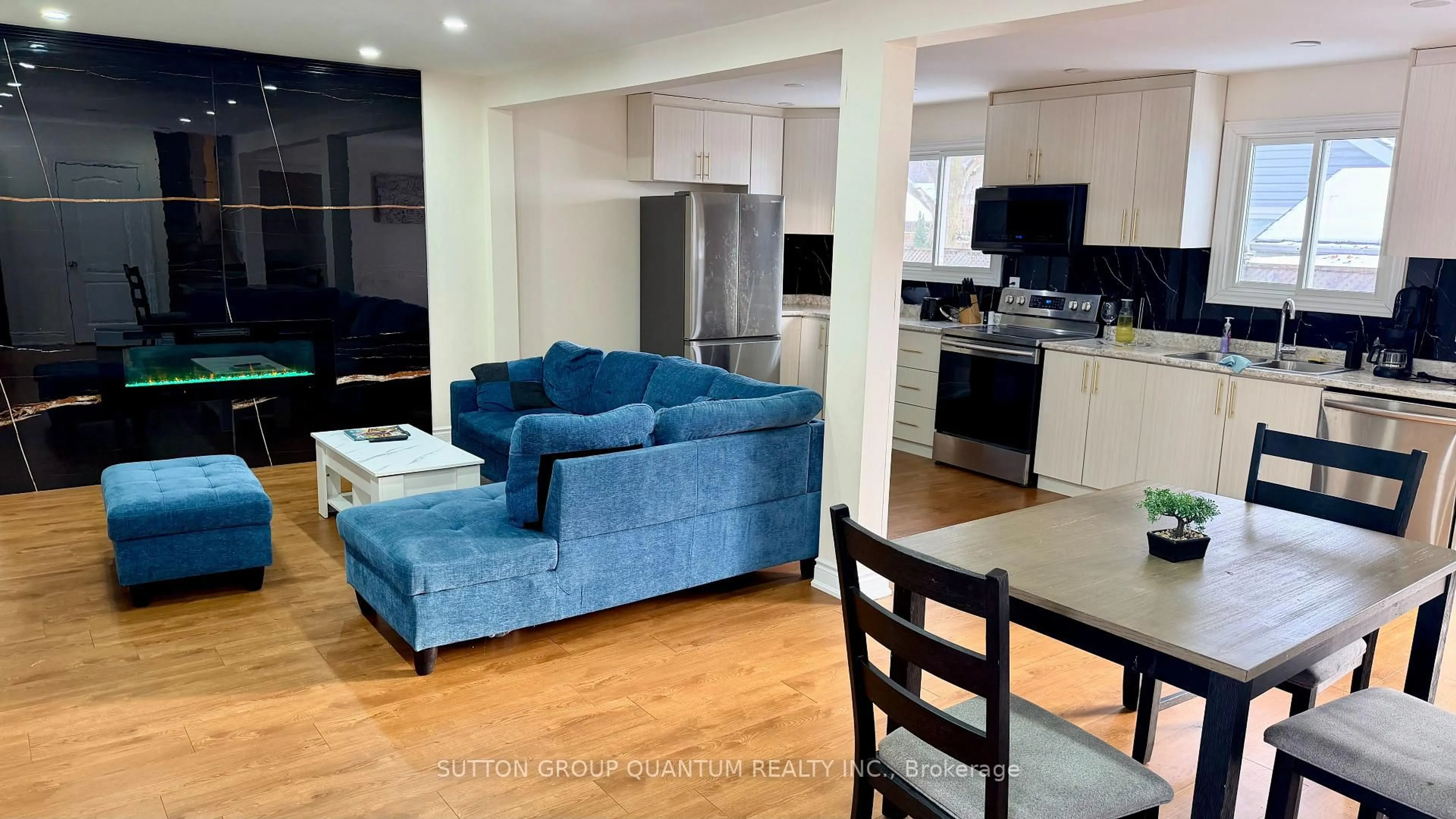 Open concept kitchen, unknown for 3118 Victoria St, Oakville Ontario L6L 1K2