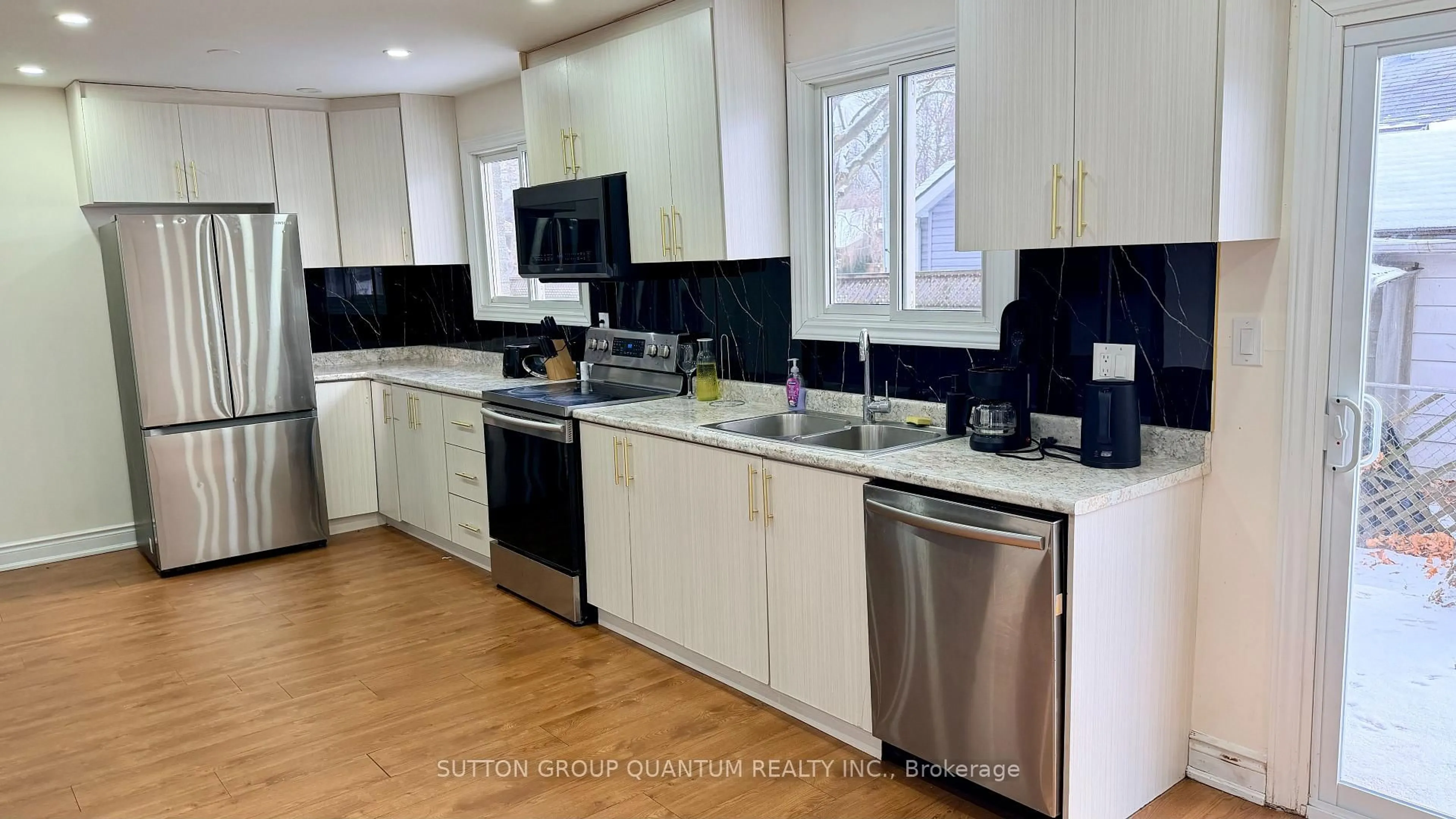 Unknown for 3118 Victoria St, Oakville Ontario L6L 1K2