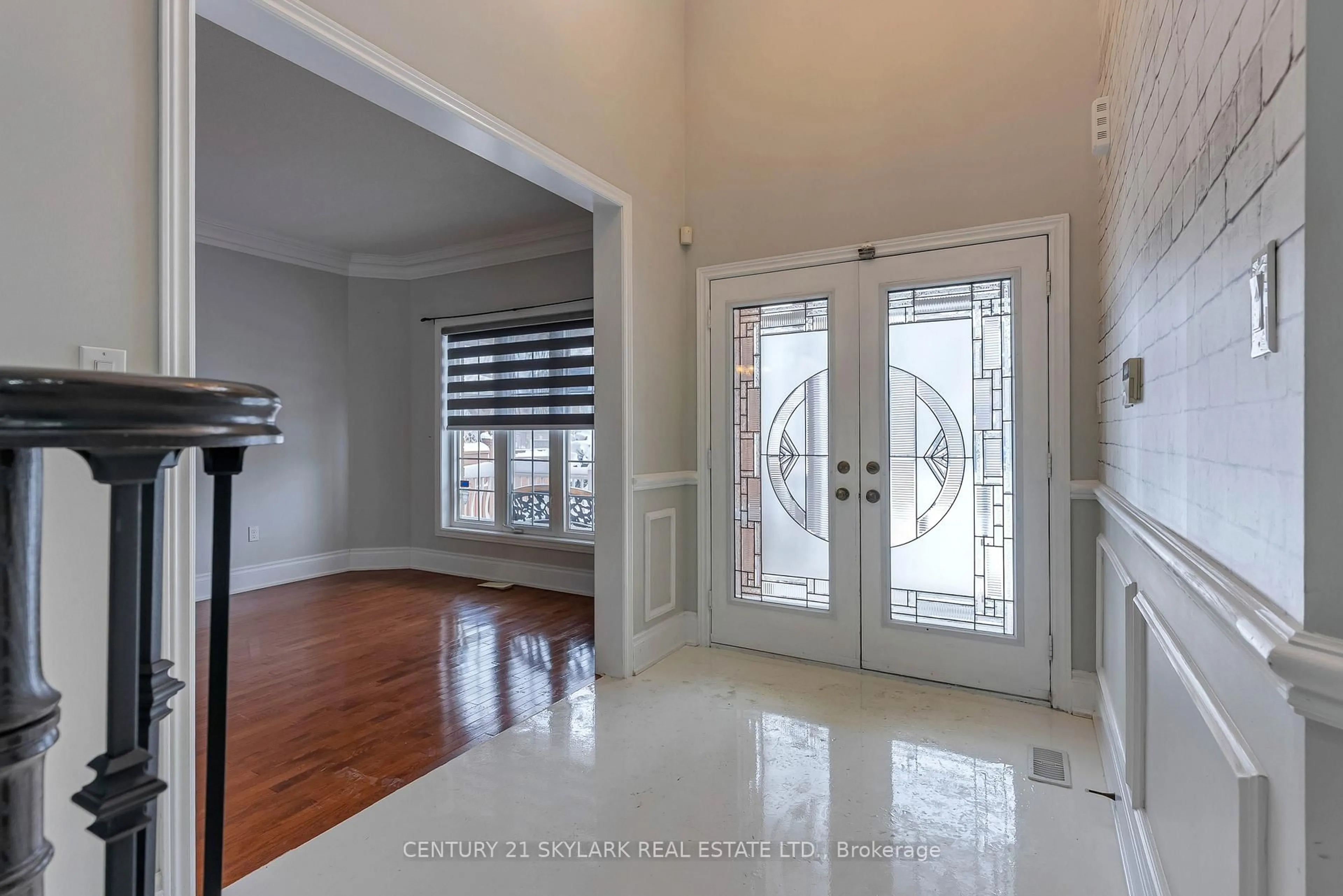 Indoor entryway for 7 Yellow Avens Blvd, Brampton Ontario L6R 0K5