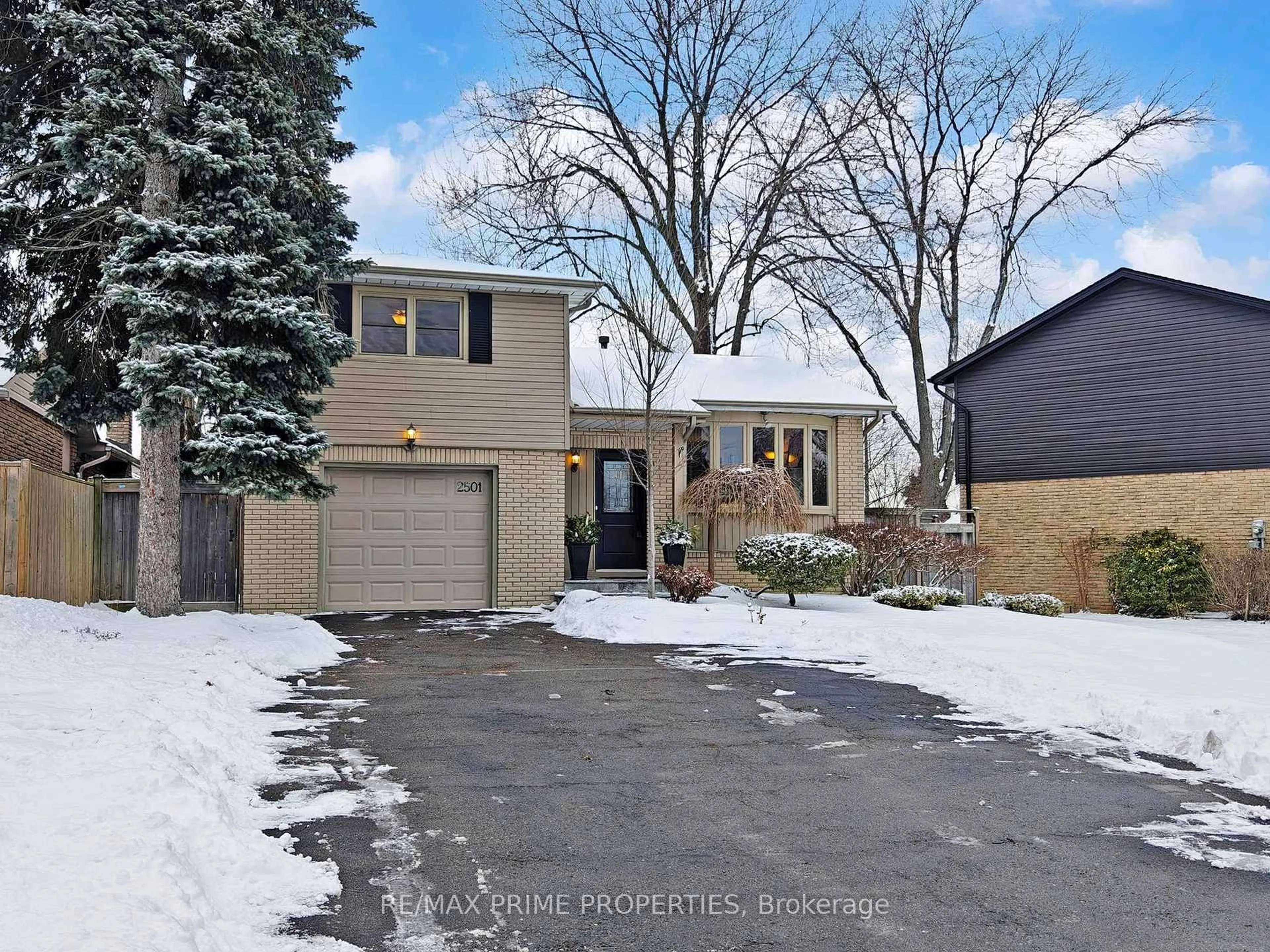 Home with brick exterior material, street for 2501 Windjammer Rd, Mississauga Ontario L5L 1H7