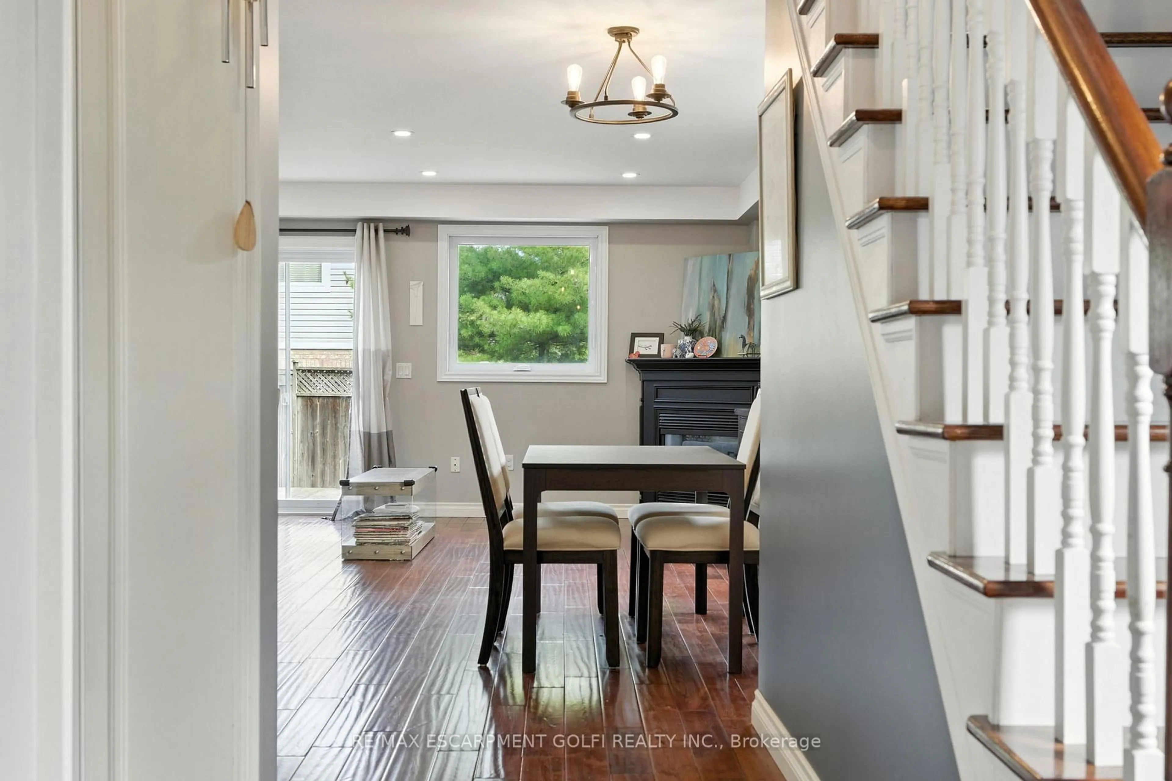 Indoor entryway for 710 Spring Gardens Rd #41, Burlington Ontario L7T 4K7