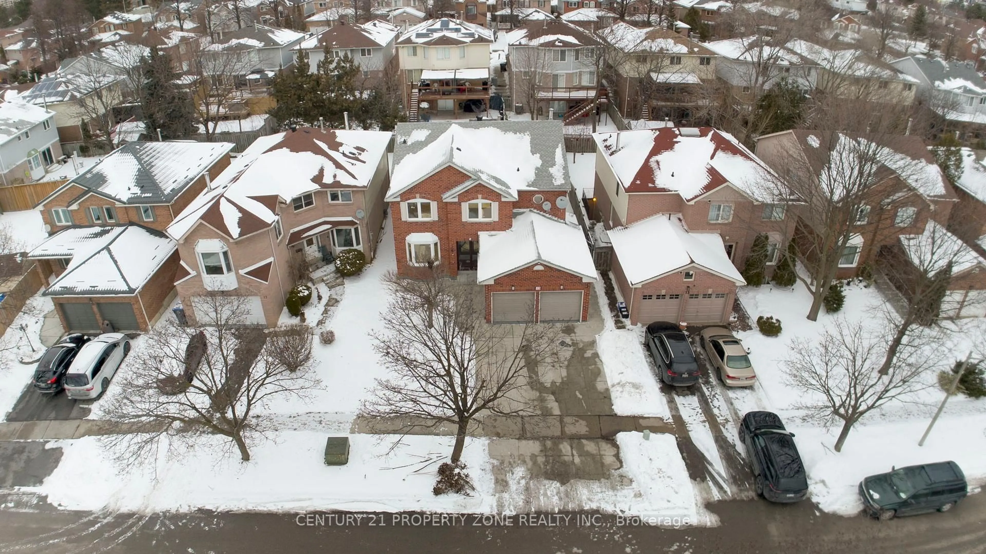 A pic from outside/outdoor area/front of a property/back of a property/a pic from drone, street for 15 Keystone Dr, Brampton Ontario L6Y 3K8