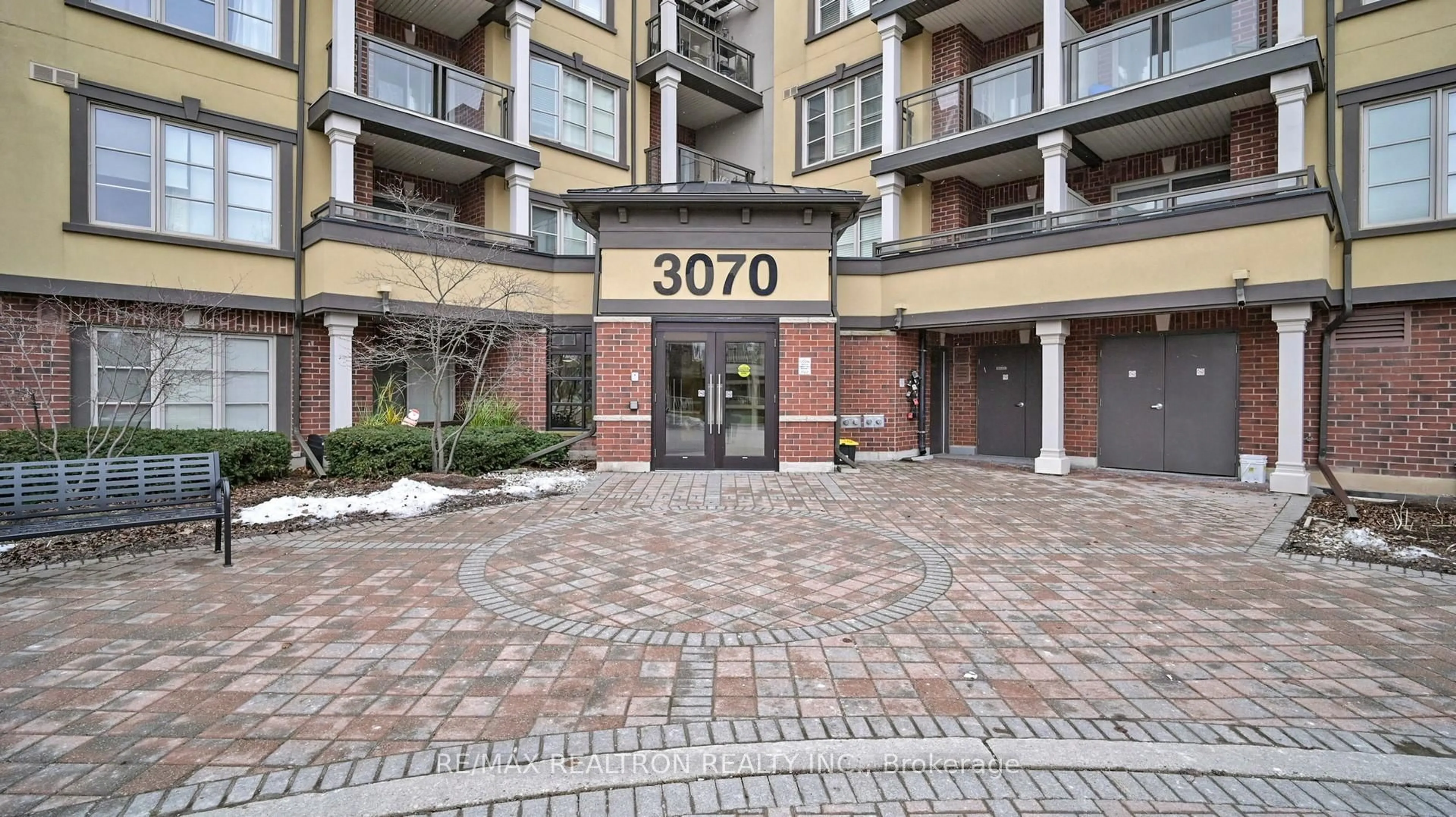 Indoor foyer for 3070 Rotary Way #305, Burlington Ontario L7M 0H1