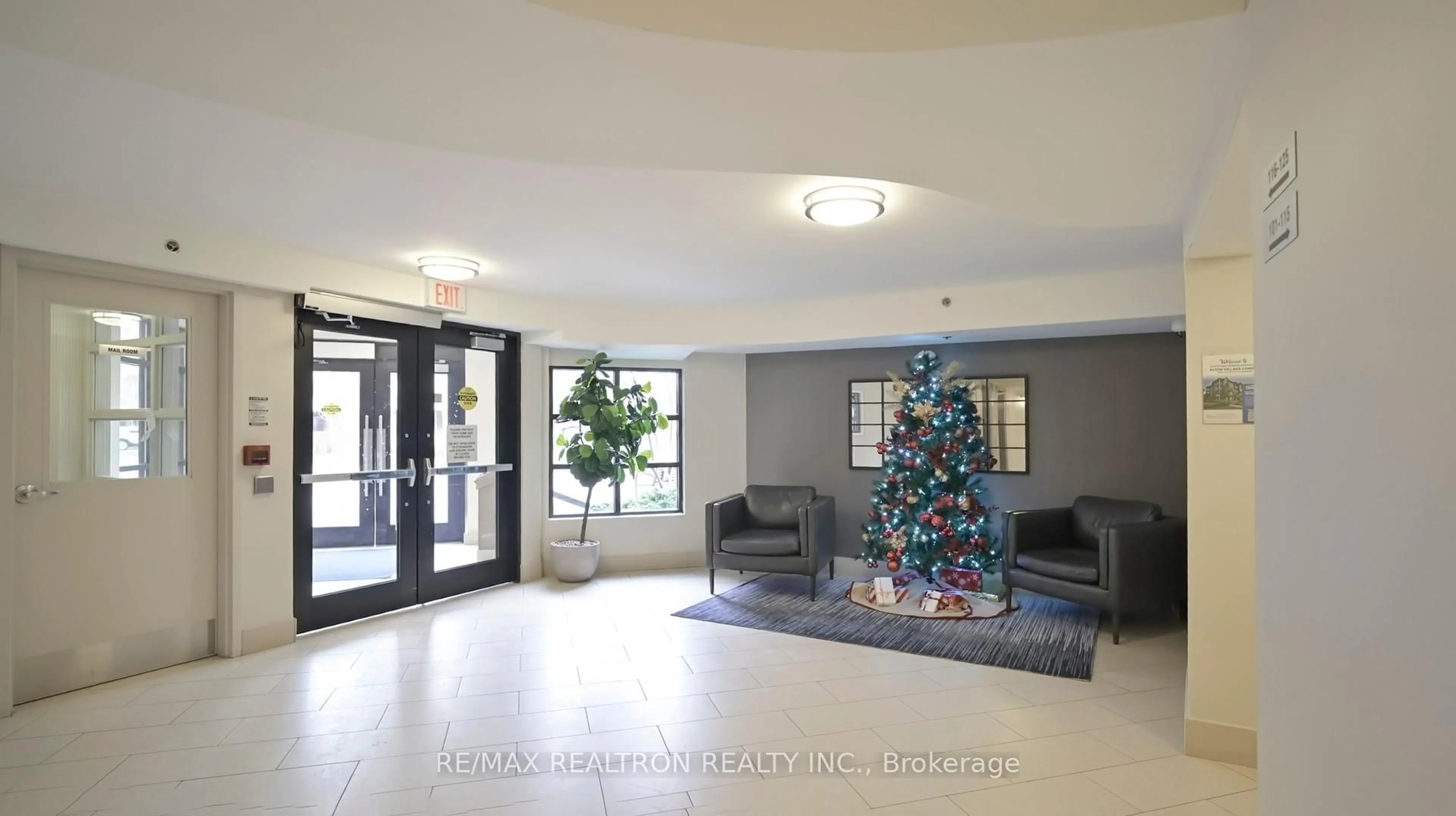 Indoor foyer for 3070 Rotary Way #305, Burlington Ontario L7M 0H1