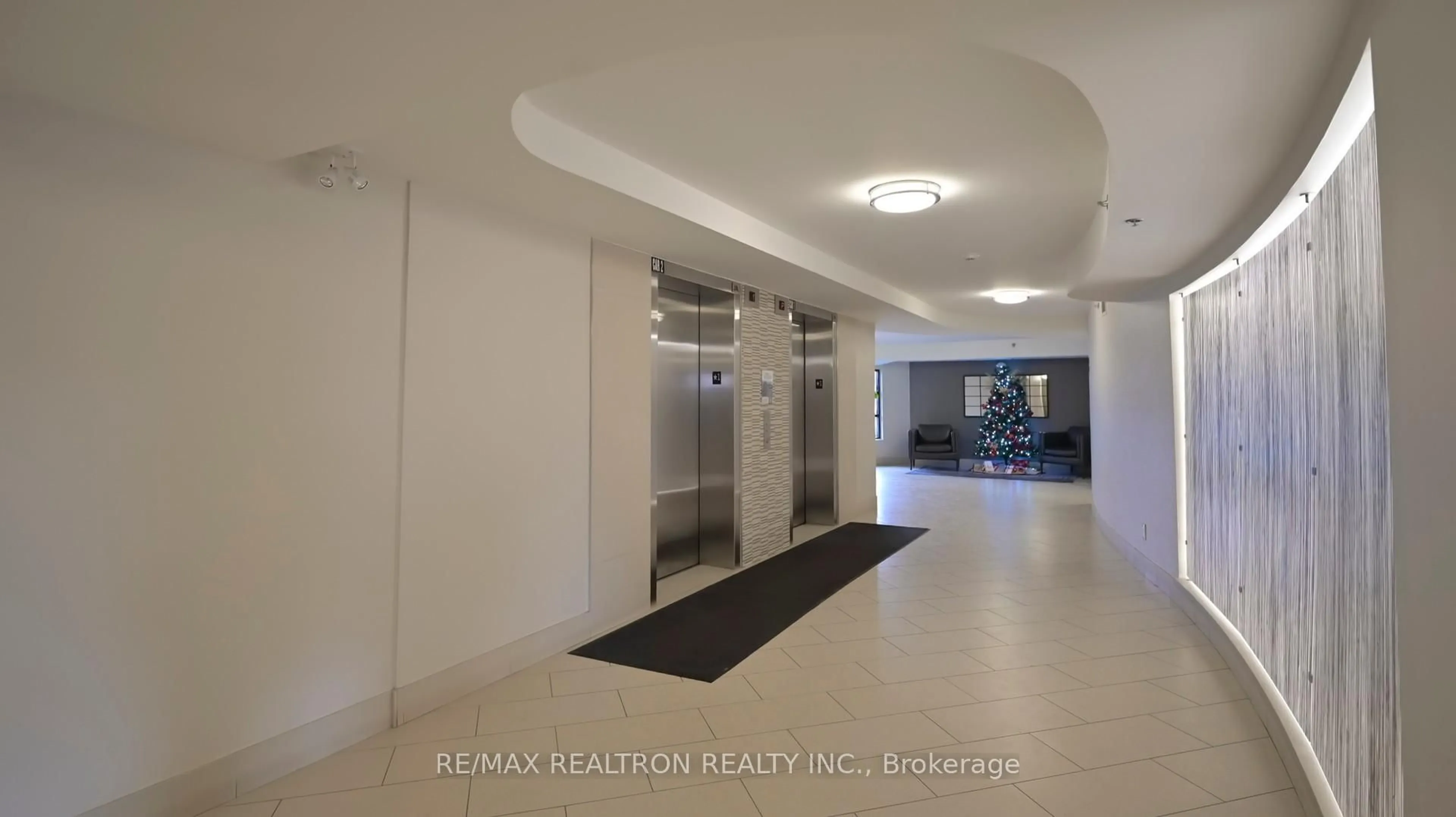 Indoor foyer for 3070 Rotary Way #305, Burlington Ontario L7M 0H1