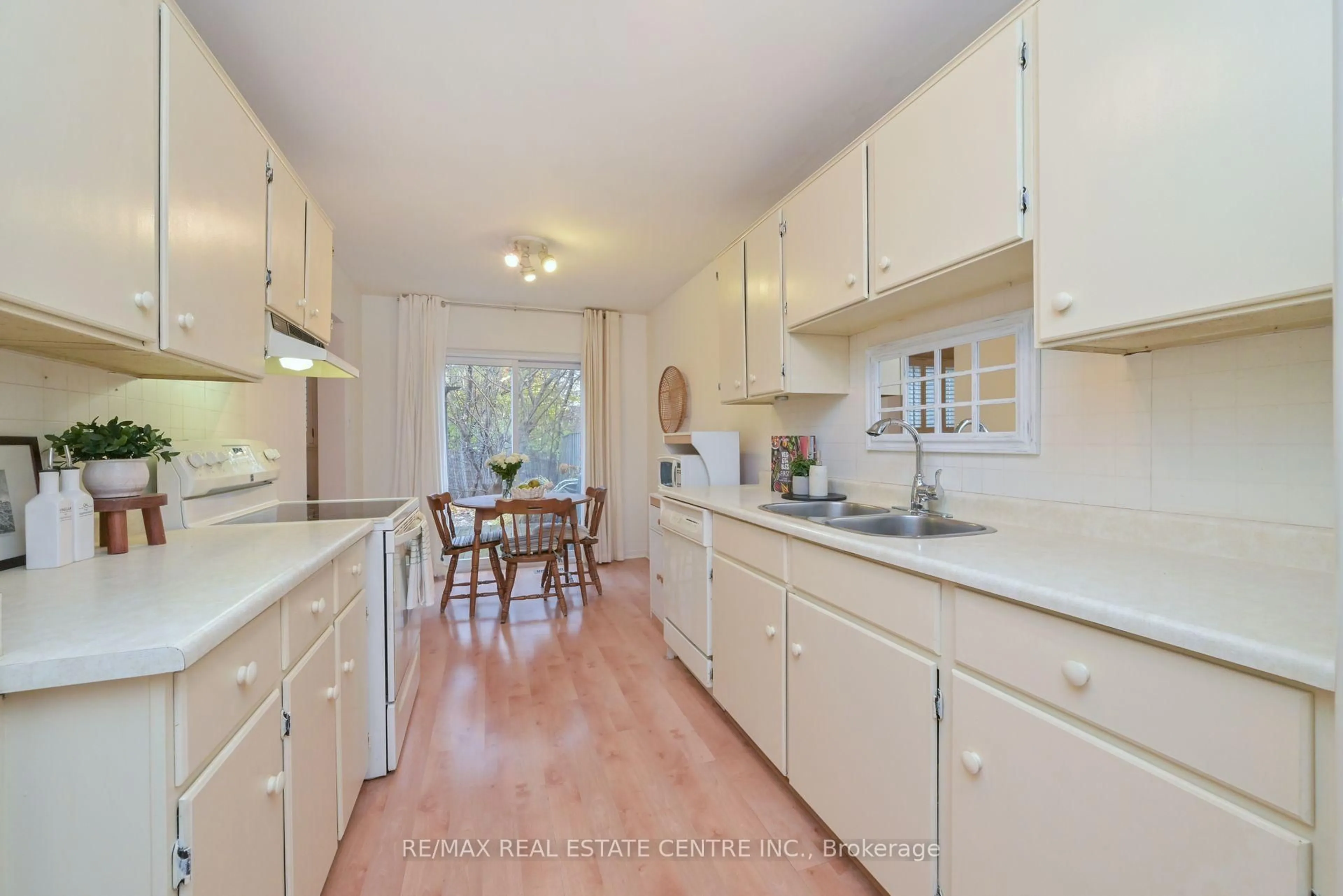 Unknown for 4239 Sawmill Valley Dr, Mississauga Ontario L5L 3K9