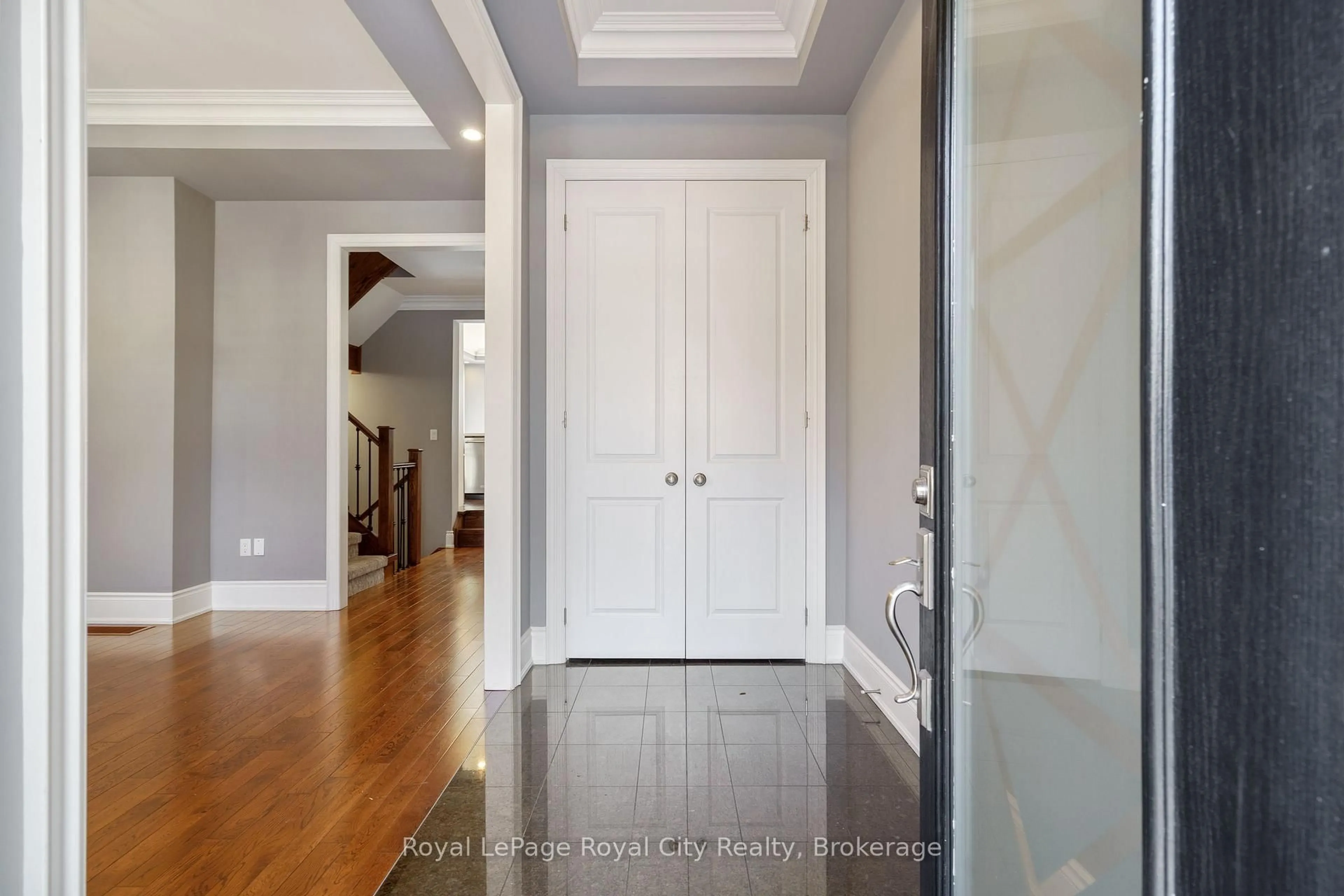Indoor entryway for 216 Rebecca St, Oakville Ontario L6K 1J9