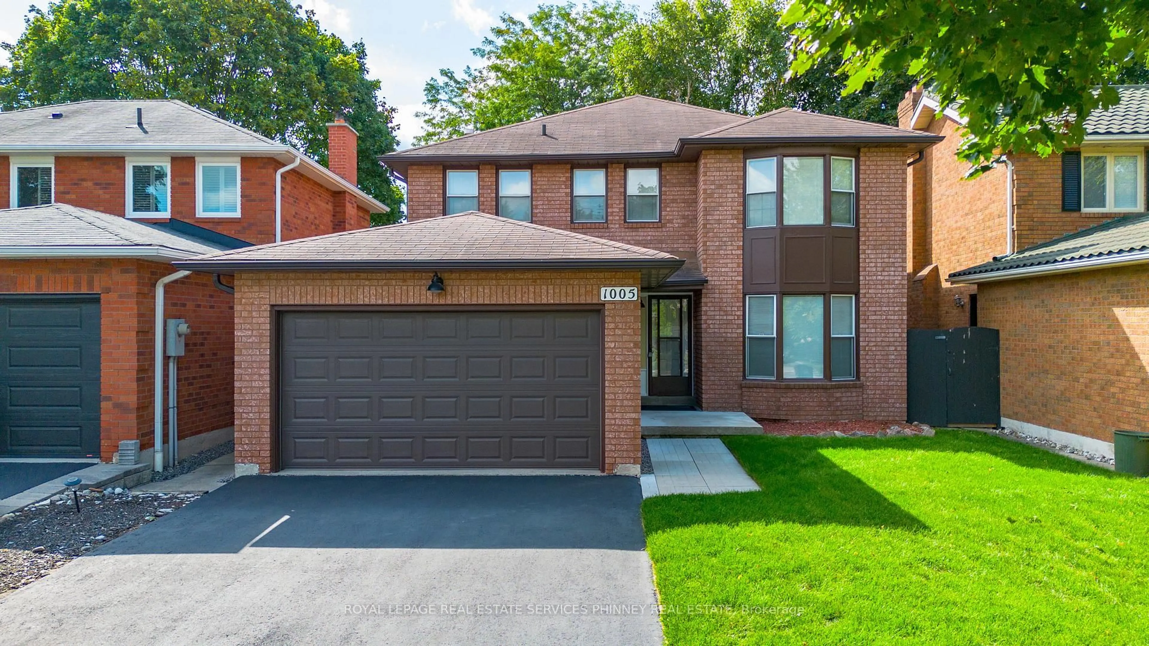 Home with brick exterior material, street for 1005 Queen St, Mississauga Ontario L5H 4E1
