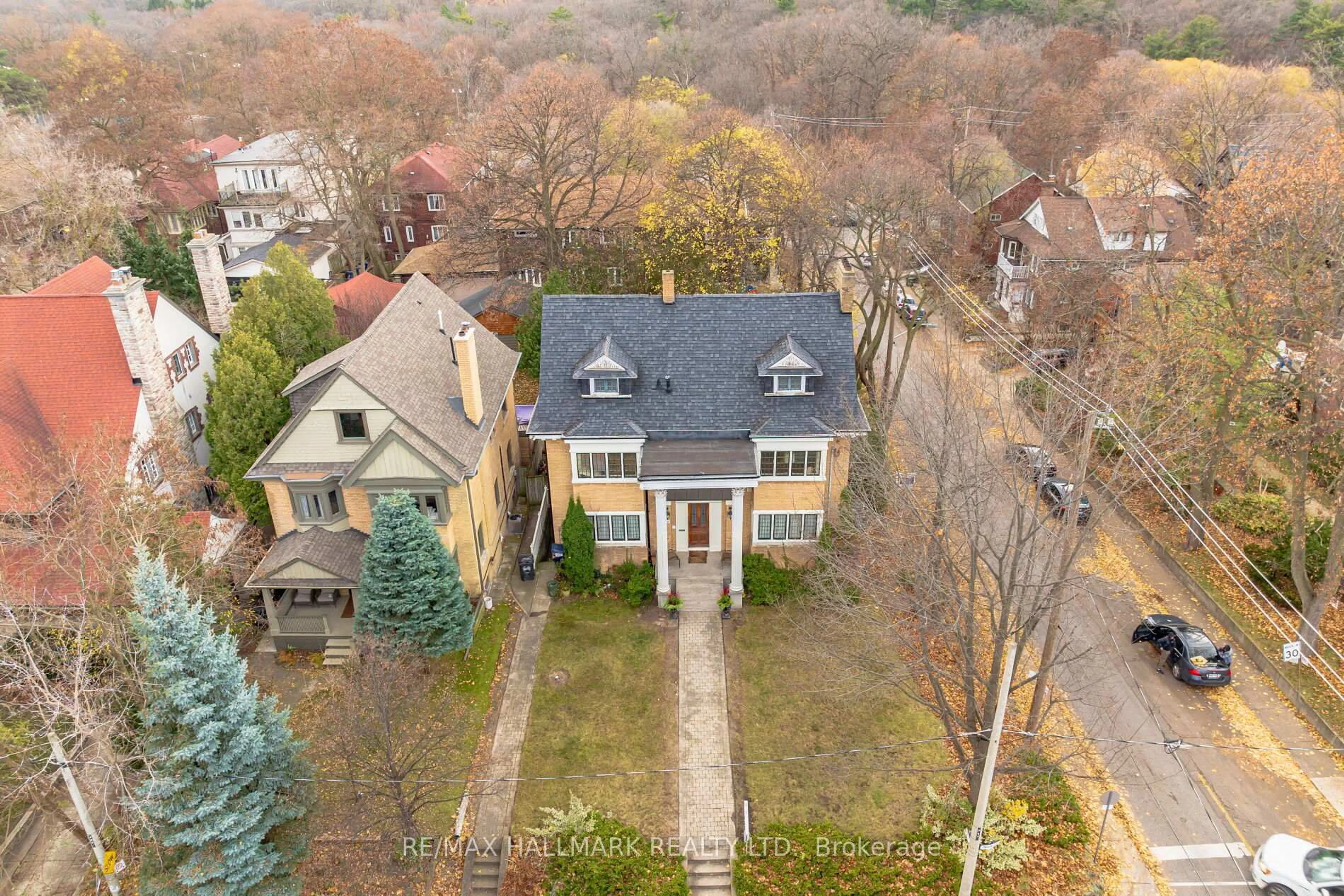 A pic from outside/outdoor area/front of a property/back of a property/a pic from drone, street for 60 Indian Grve, Toronto Ontario M6R 2Y3