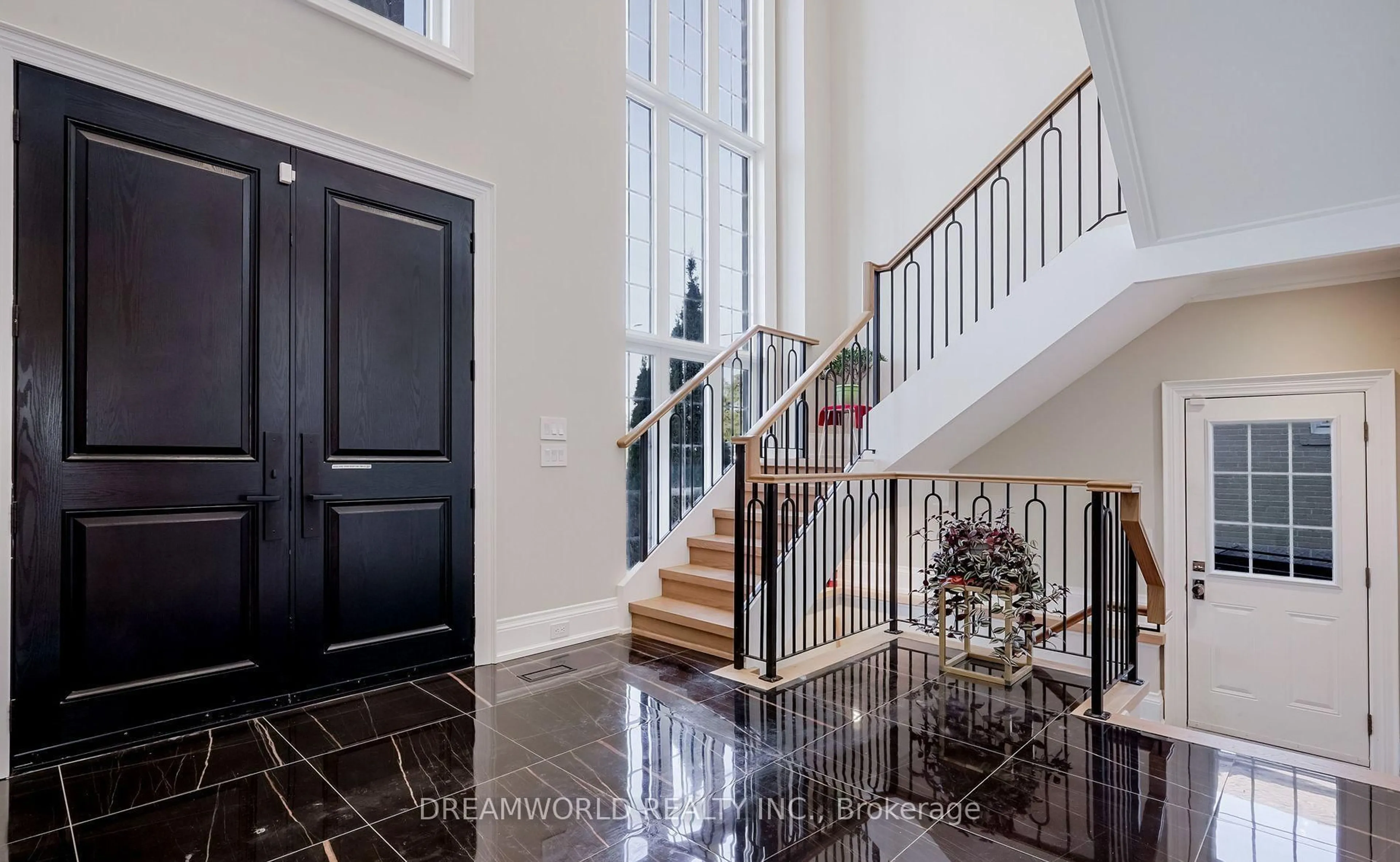 Indoor entryway for 43 William Cragg Dr, Toronto Ontario M3M 1T8