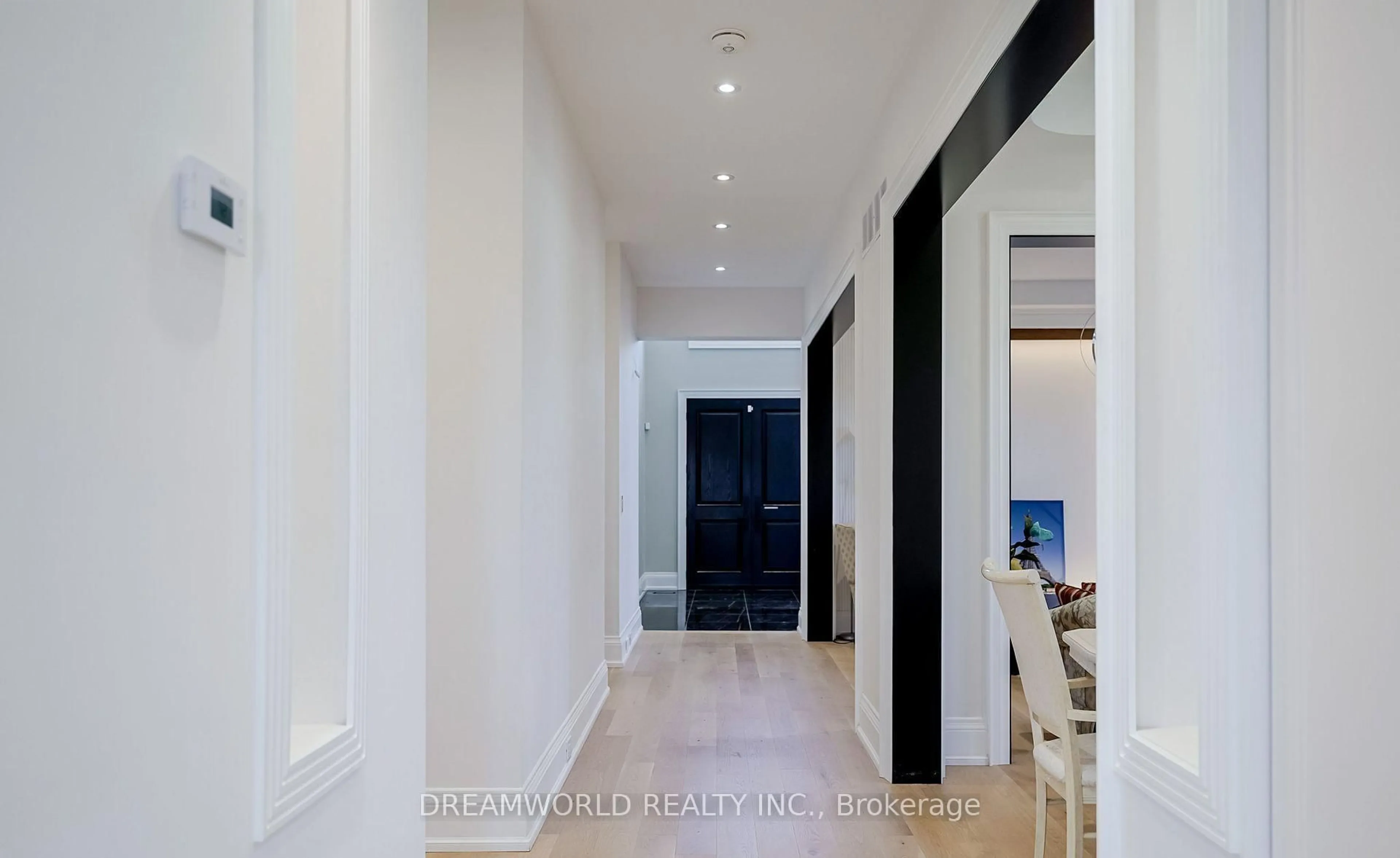 Indoor foyer for 43 William Cragg Dr, Toronto Ontario M3M 1T8