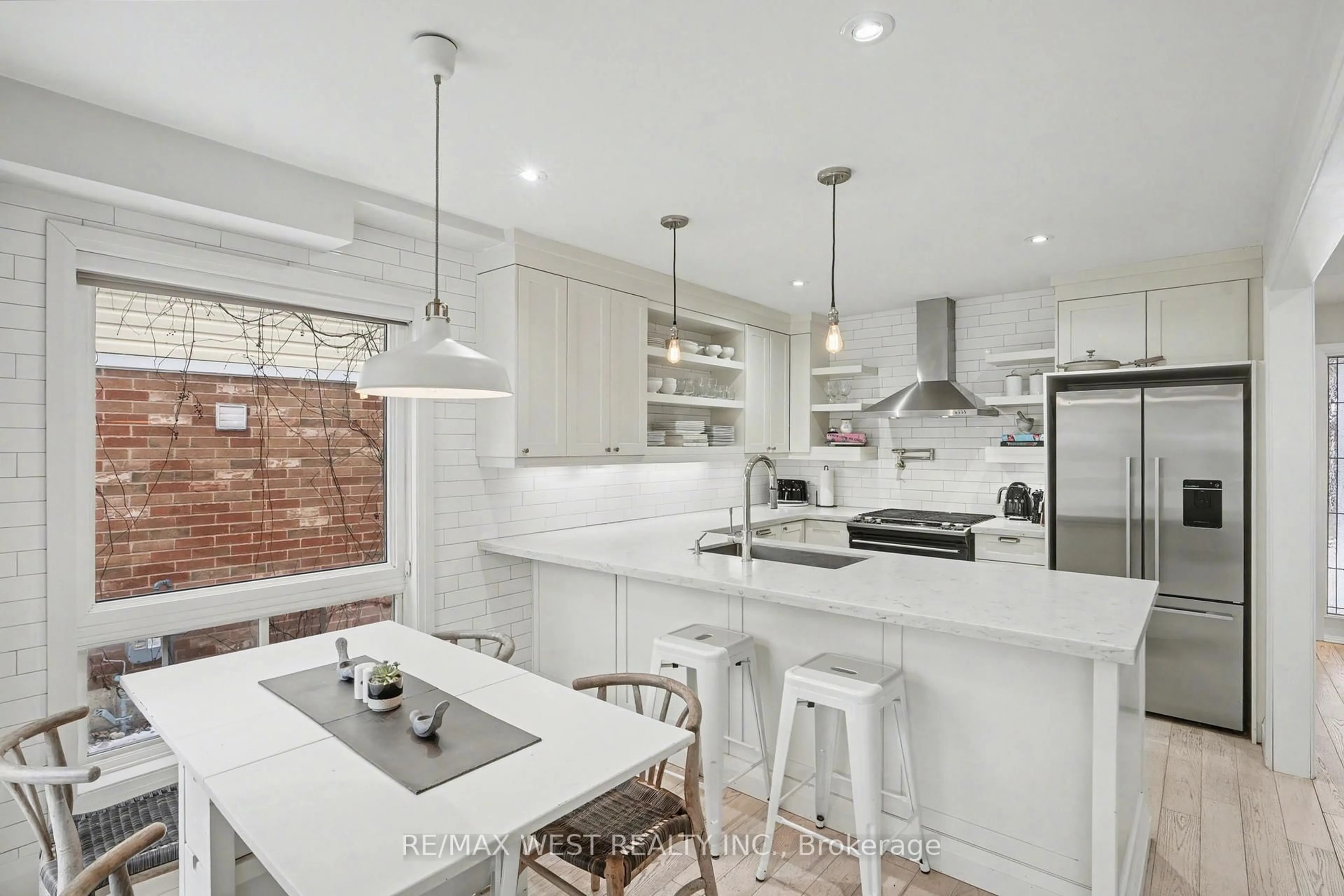 Open concept kitchen, ceramic/tile floor for 2232 Casselman Crt, Burlington Ontario L7L 6T7