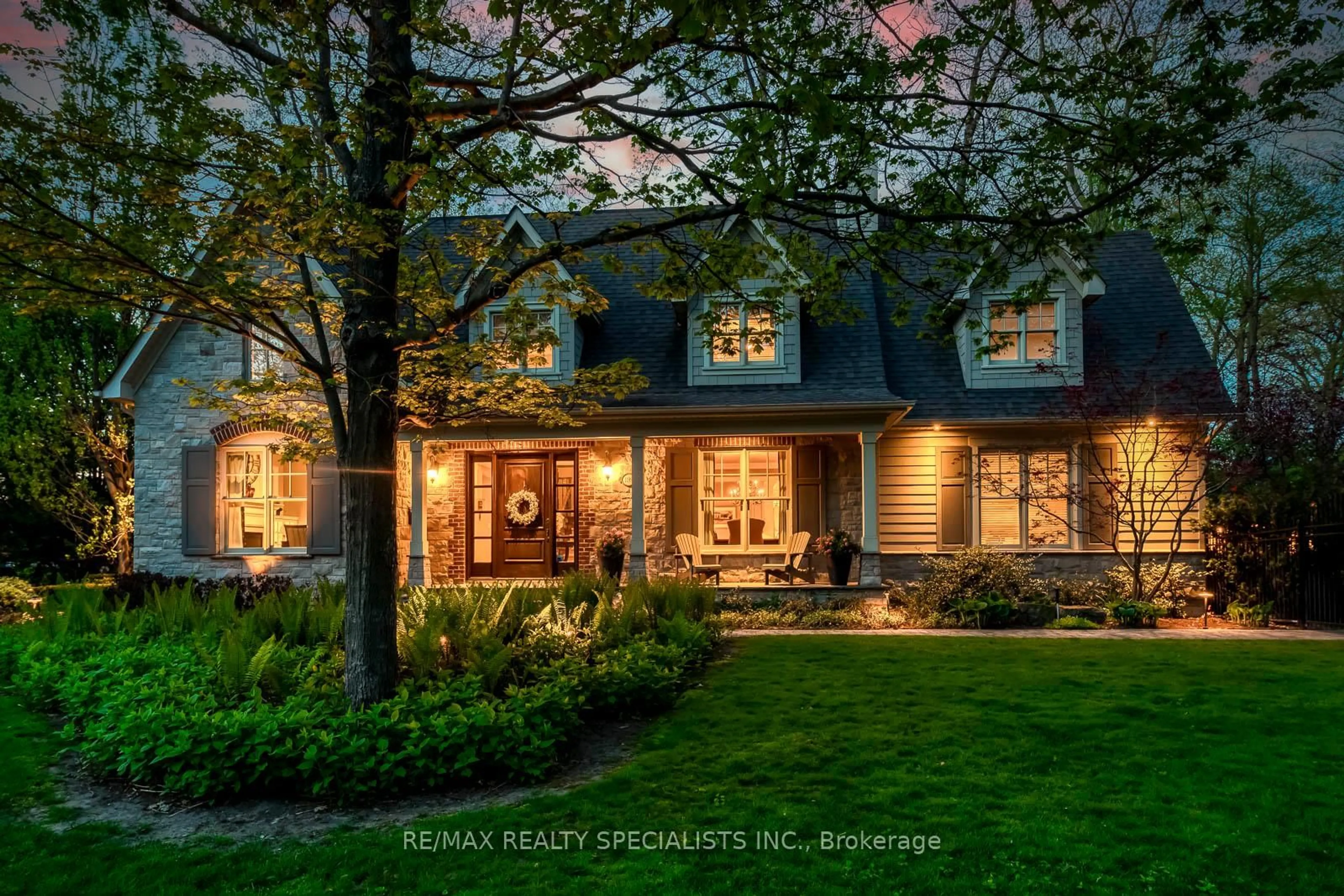 Home with brick exterior material, unknown for 1199 Whiteoaks Ave, Mississauga Ontario L5J 3B6