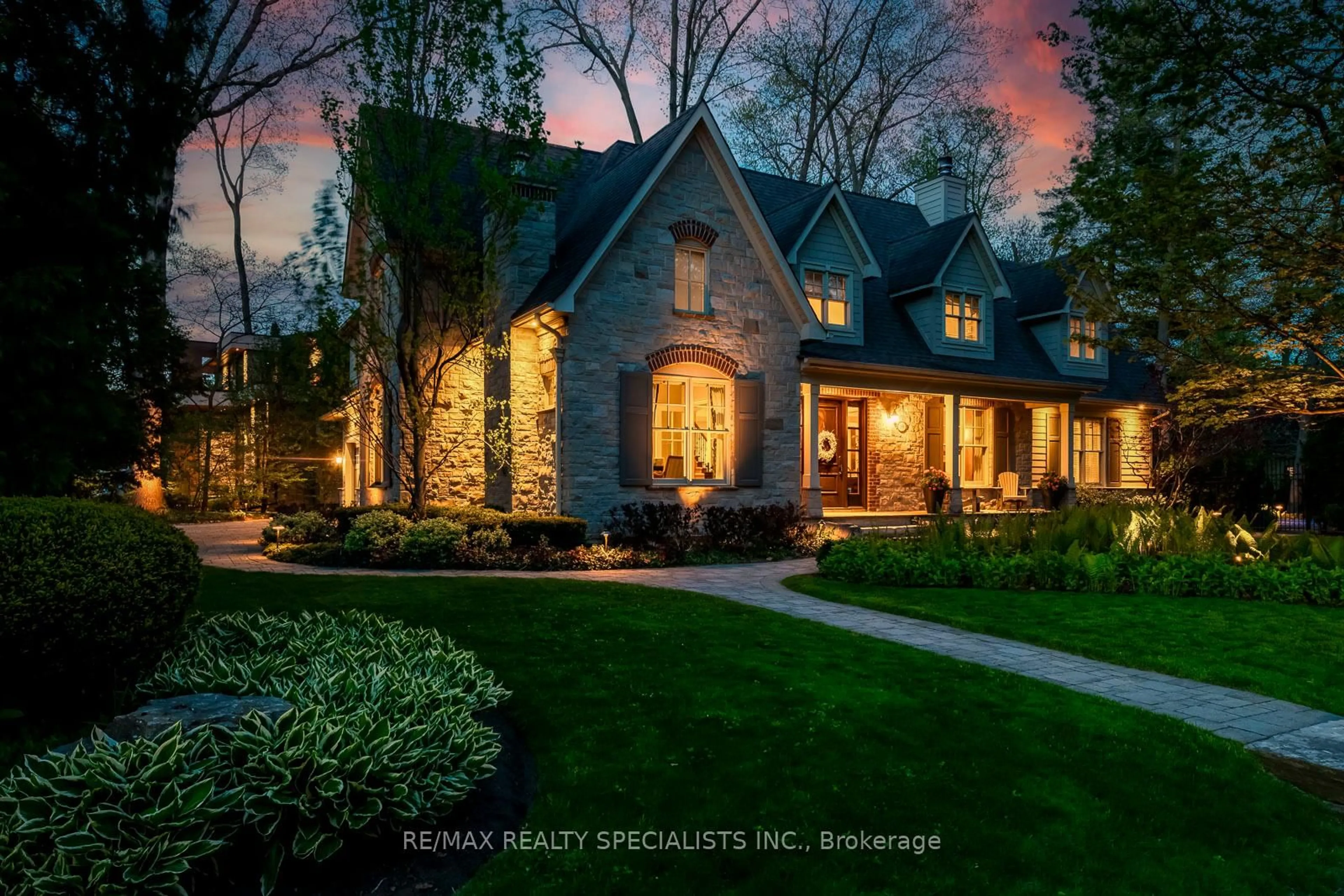 Home with brick exterior material, unknown for 1199 Whiteoaks Ave, Mississauga Ontario L5J 3B6