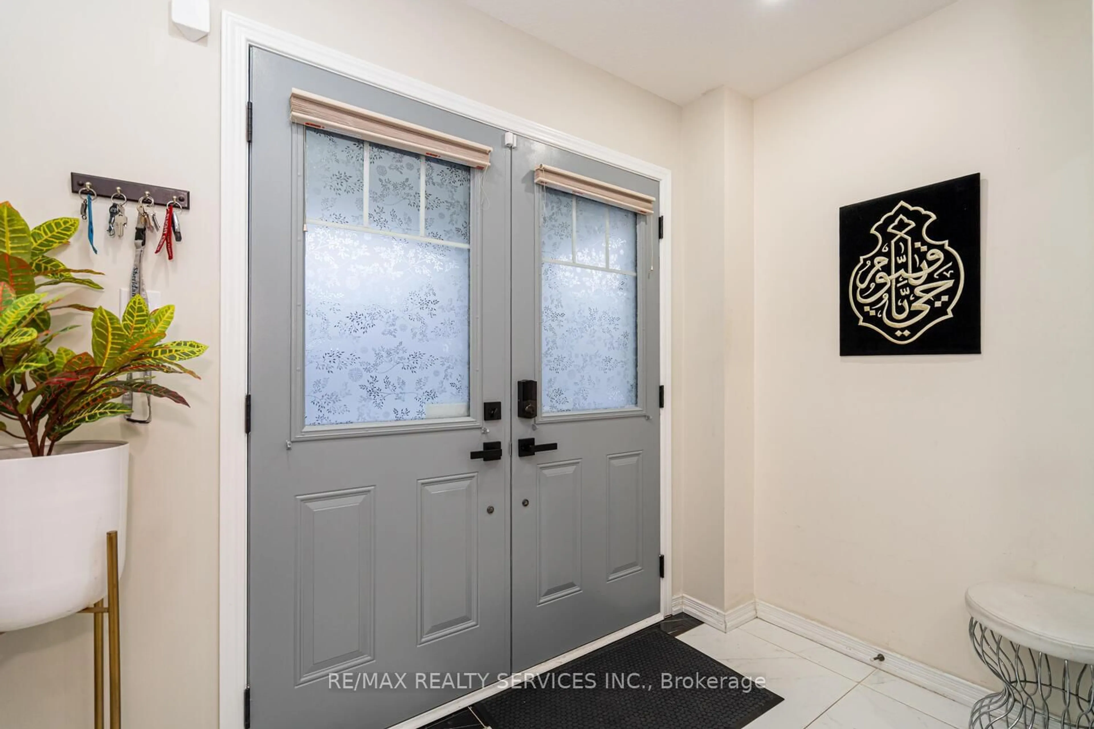 Indoor entryway for 11 Hoover Rd, Brampton Ontario L7A 4L2