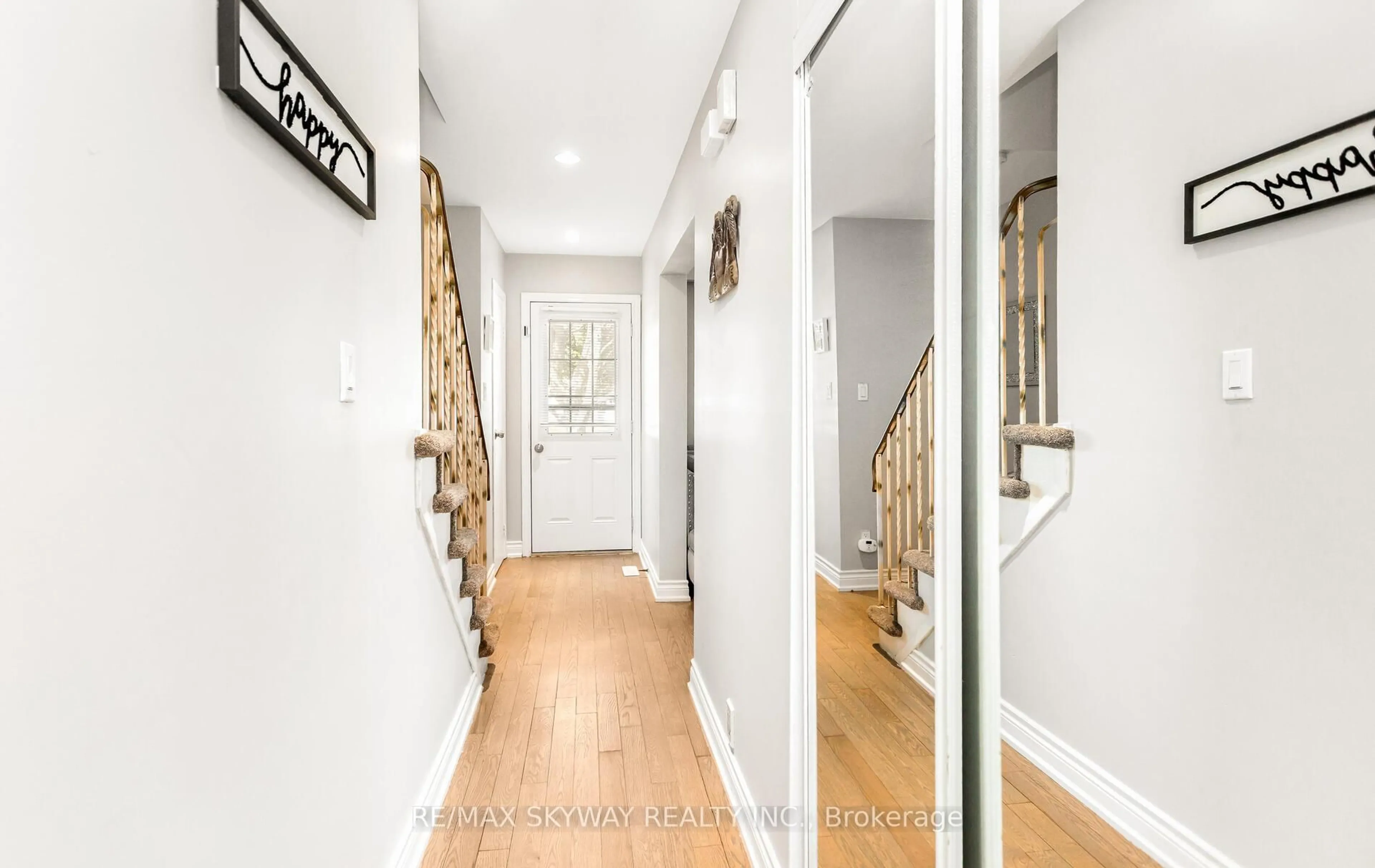 Indoor entryway for 57 Jefferson Rd, Brampton Ontario L6S 1W7