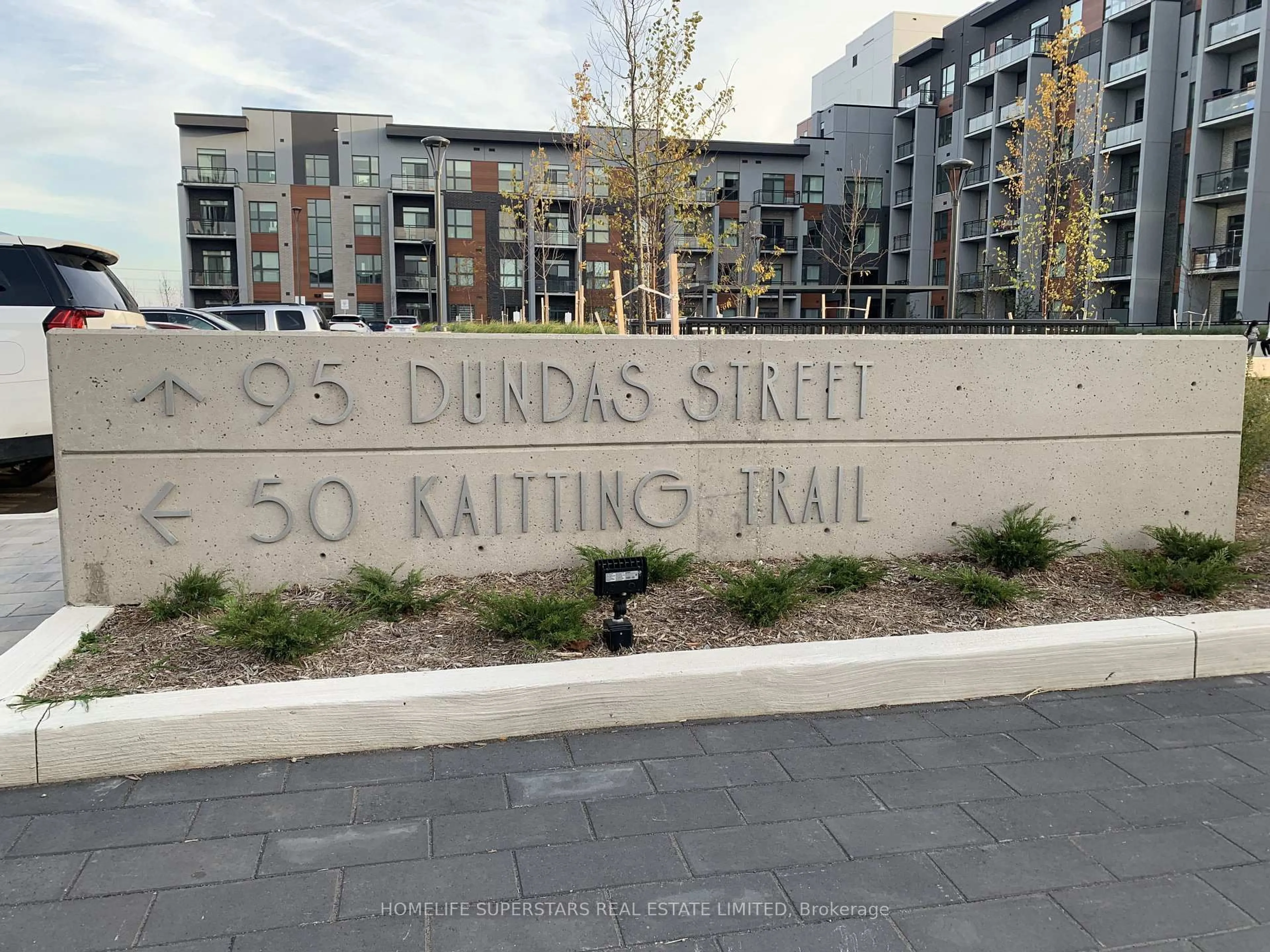 Unknown for 95 Dundas St #204, Oakville Ontario L6M 5N4