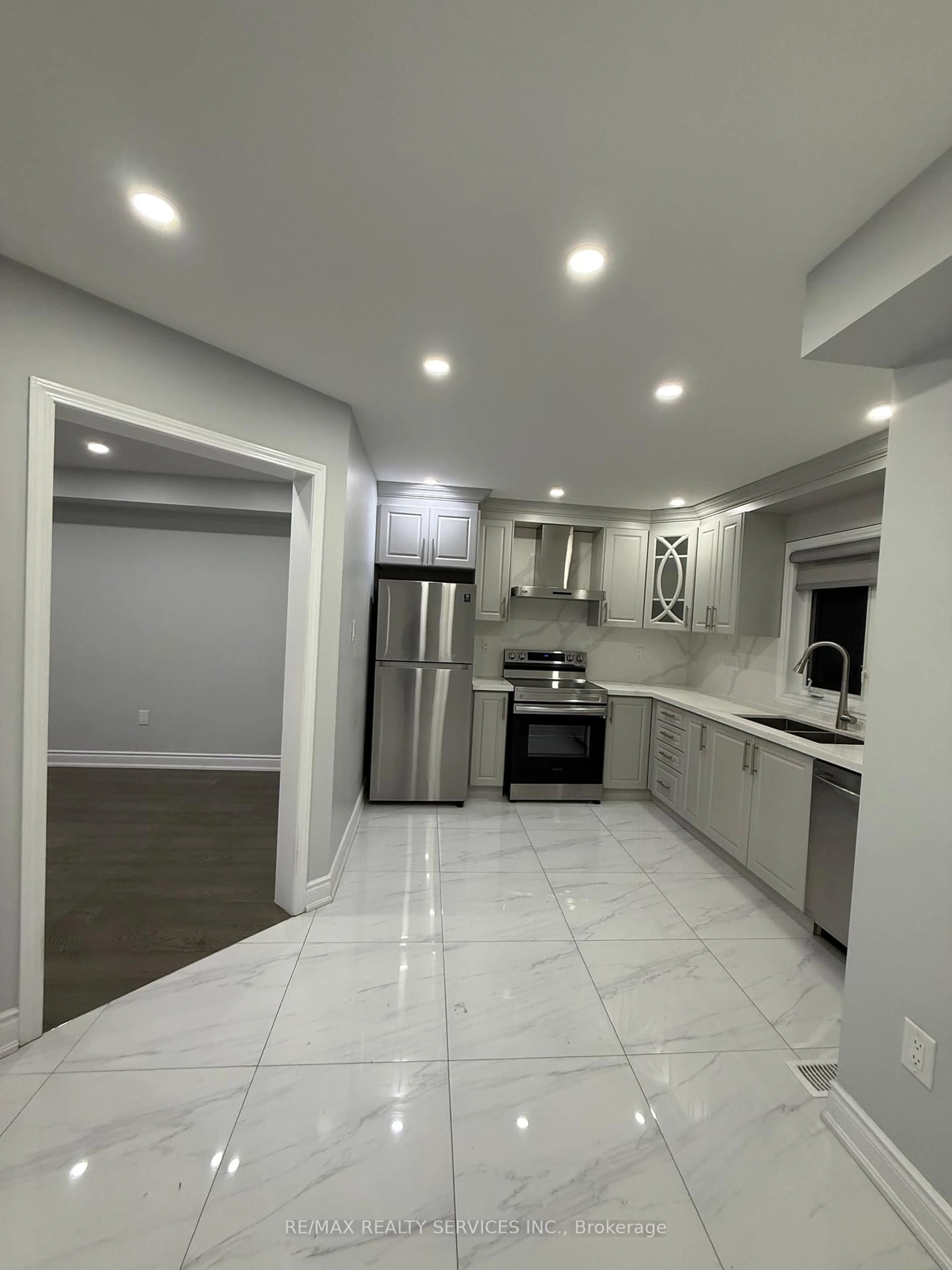 Open concept kitchen, ceramic/tile floor for 60 Culture Cres, Brampton Ontario L6X 5A2