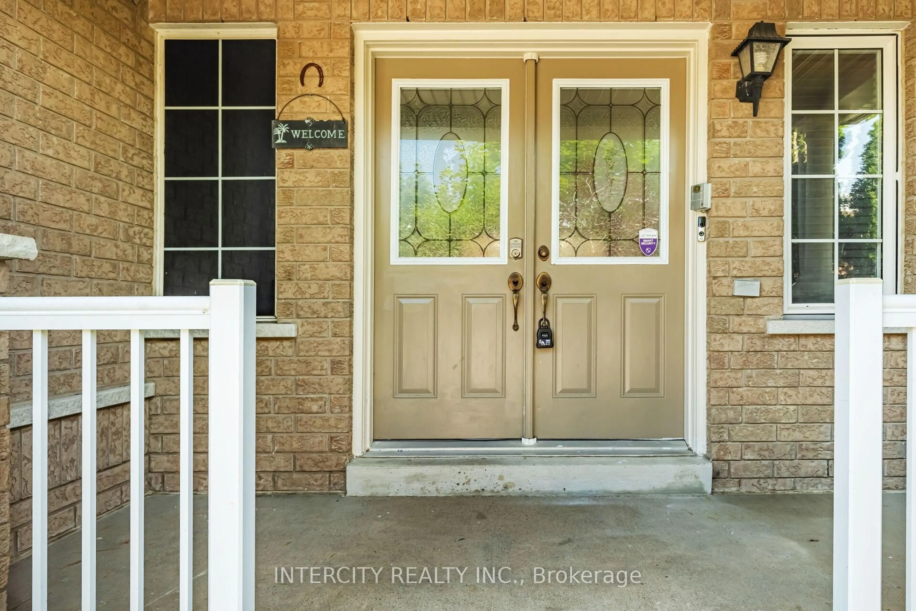 Indoor entryway for 18 Snowshoe Lane, Brampton Ontario L6R 0J1